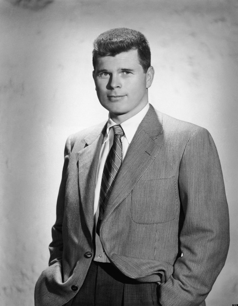 بری نلسون به عنوان اولین مامور 007 در سال 1954 در این فرانچایز حضور پیدا کرد.
