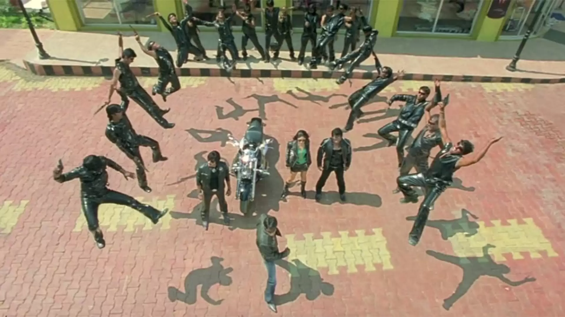 دانلود فیلم Golmaal Returns 2008 (گلمال برمی‌گردد)