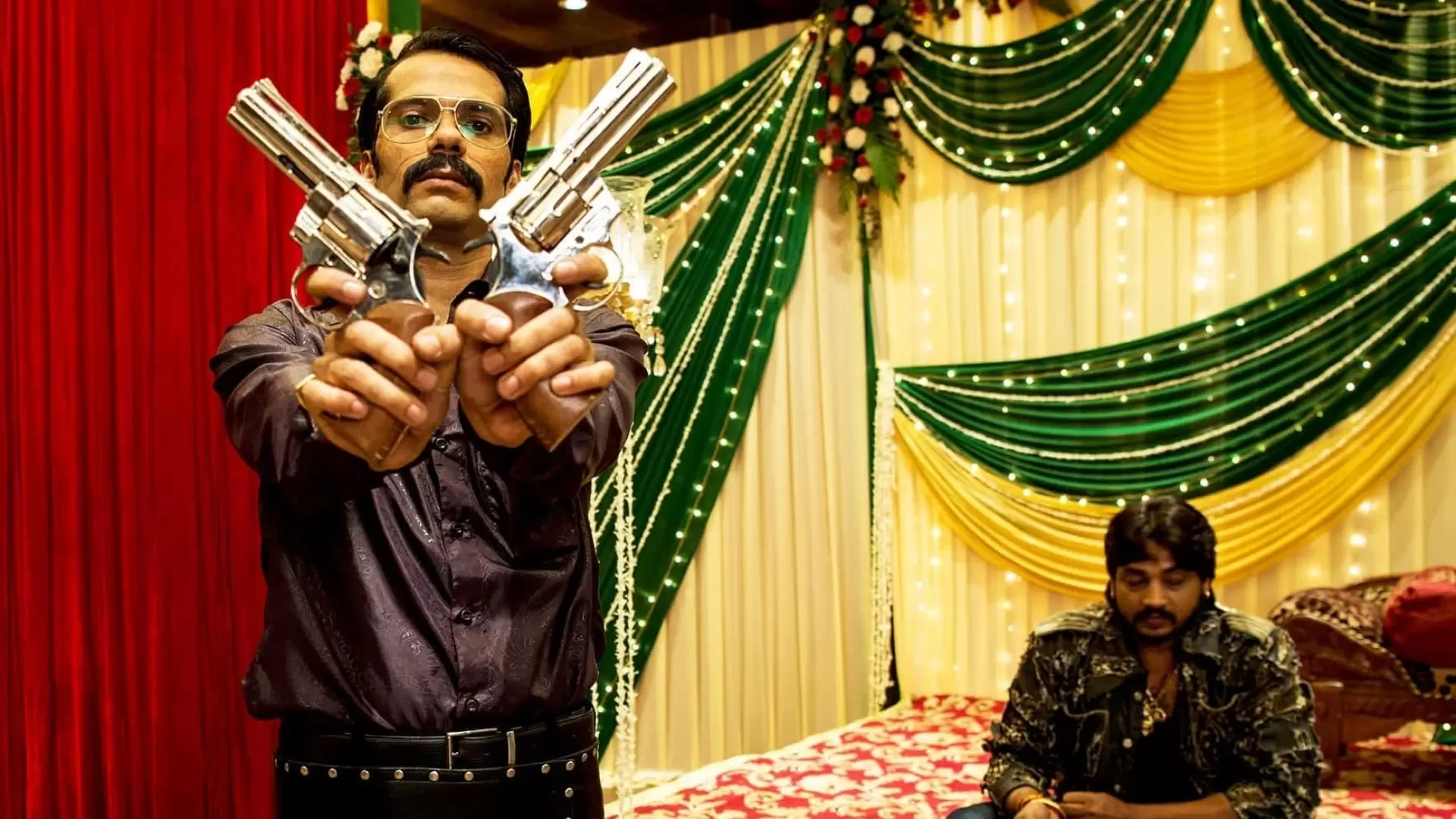 دانلود فیلم Kaalakaandi 2018 با زیرنویس فارسی