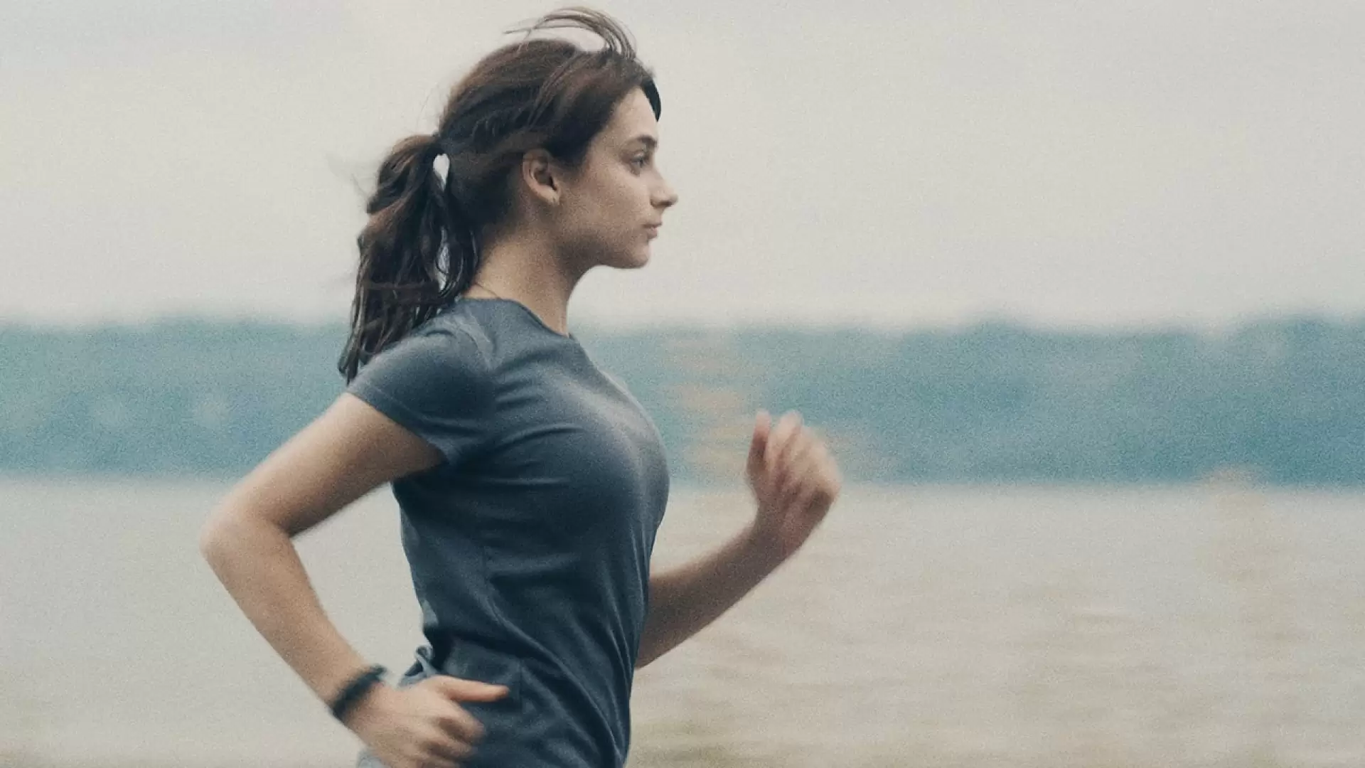 دانلود فیلم Sarah Prefers to Run 2013 (سارا ترجیح می دهد بدود) با زیرنویس فارسی