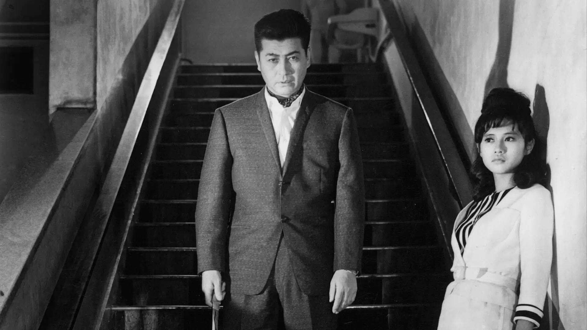 دانلود فیلم Pale Flower 1964 با زیرنویس فارسی