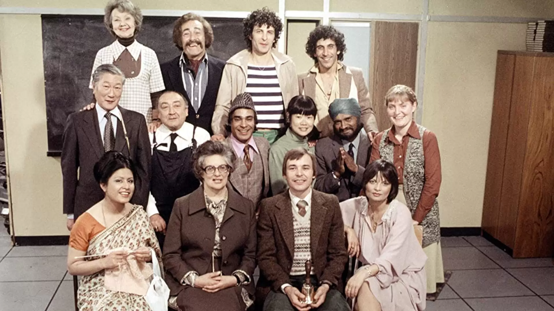 دانلود سریال Mind Your Language 1977 (مواظب حرف زدنت باش)