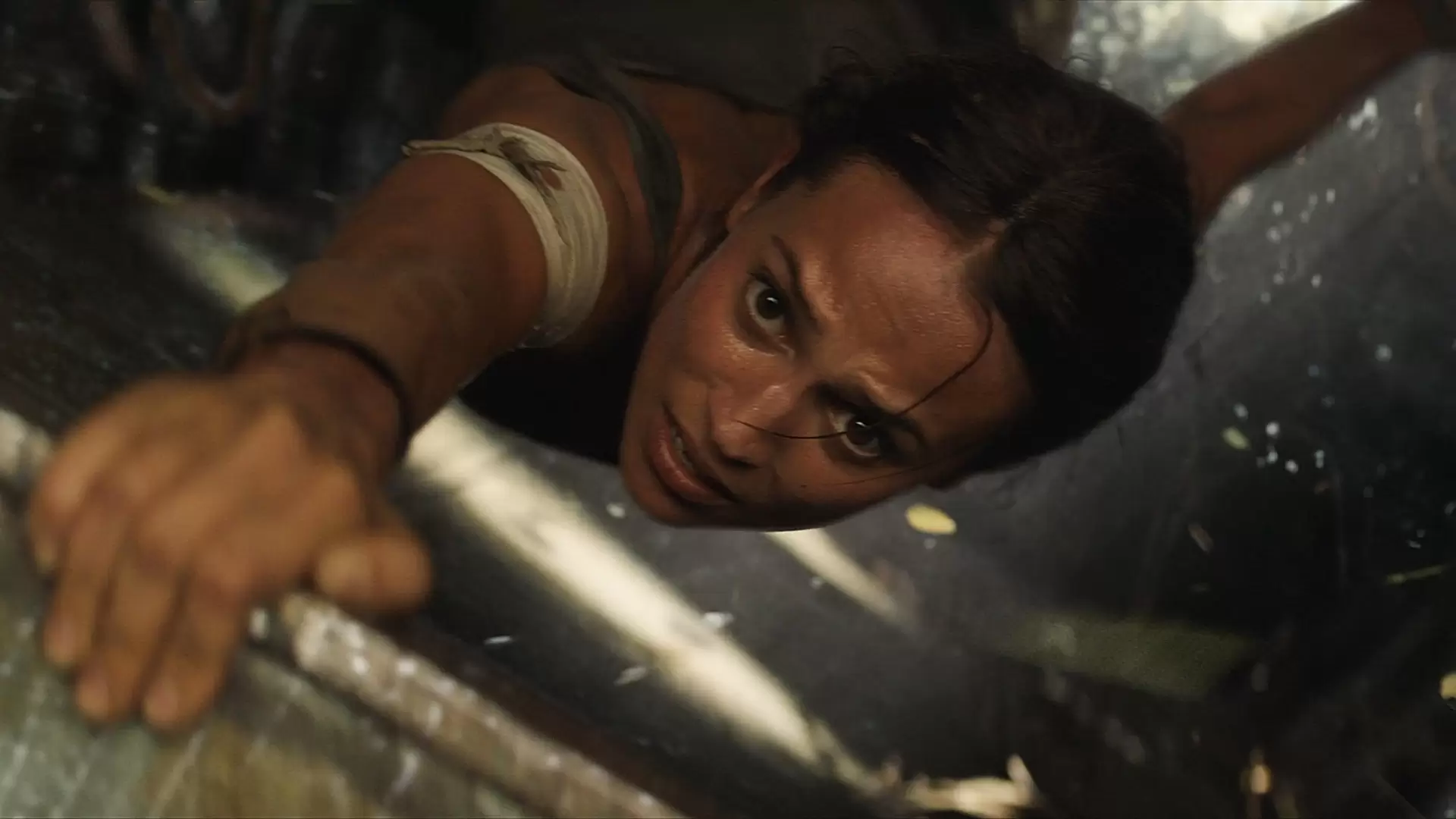 دانلود فیلم Tomb Raider 2018 (مهاجم مقبره) با زیرنویس فارسی و تماشای آنلاین