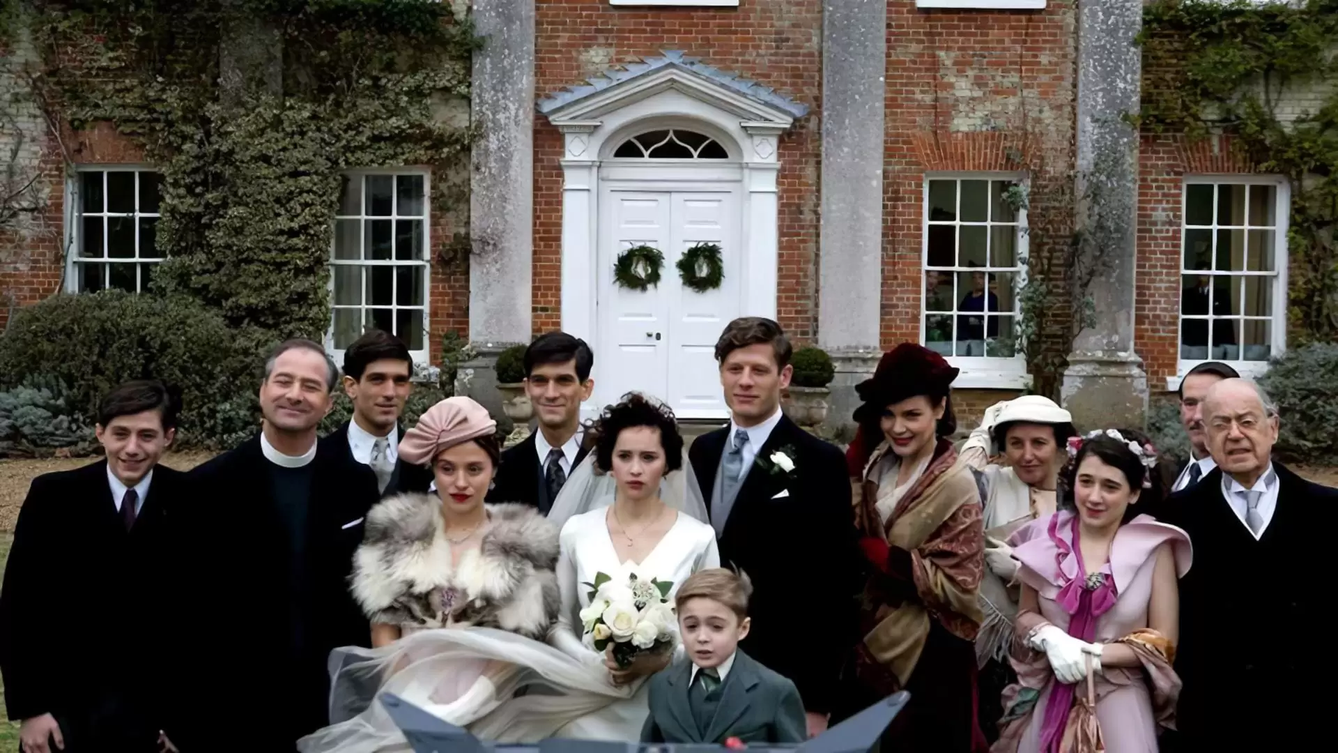 دانلود فیلم Cheerful Weather for the Wedding 2012 (آب و هوایی خوش برای عروسی)