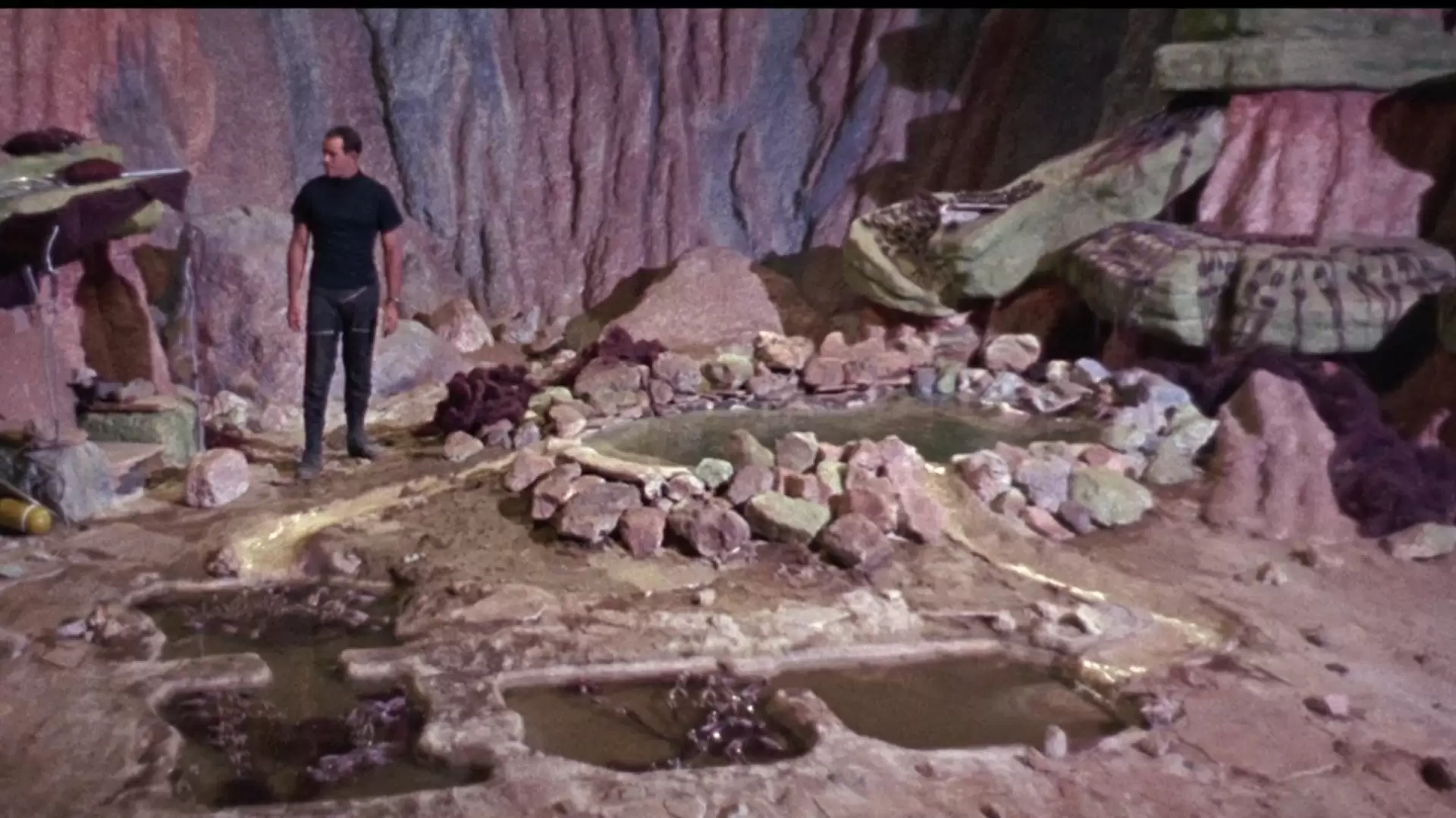 دانلود فیلم Robinson Crusoe on Mars 1964 (رابینسون کروزو در مریخ) با زیرنویس فارسی