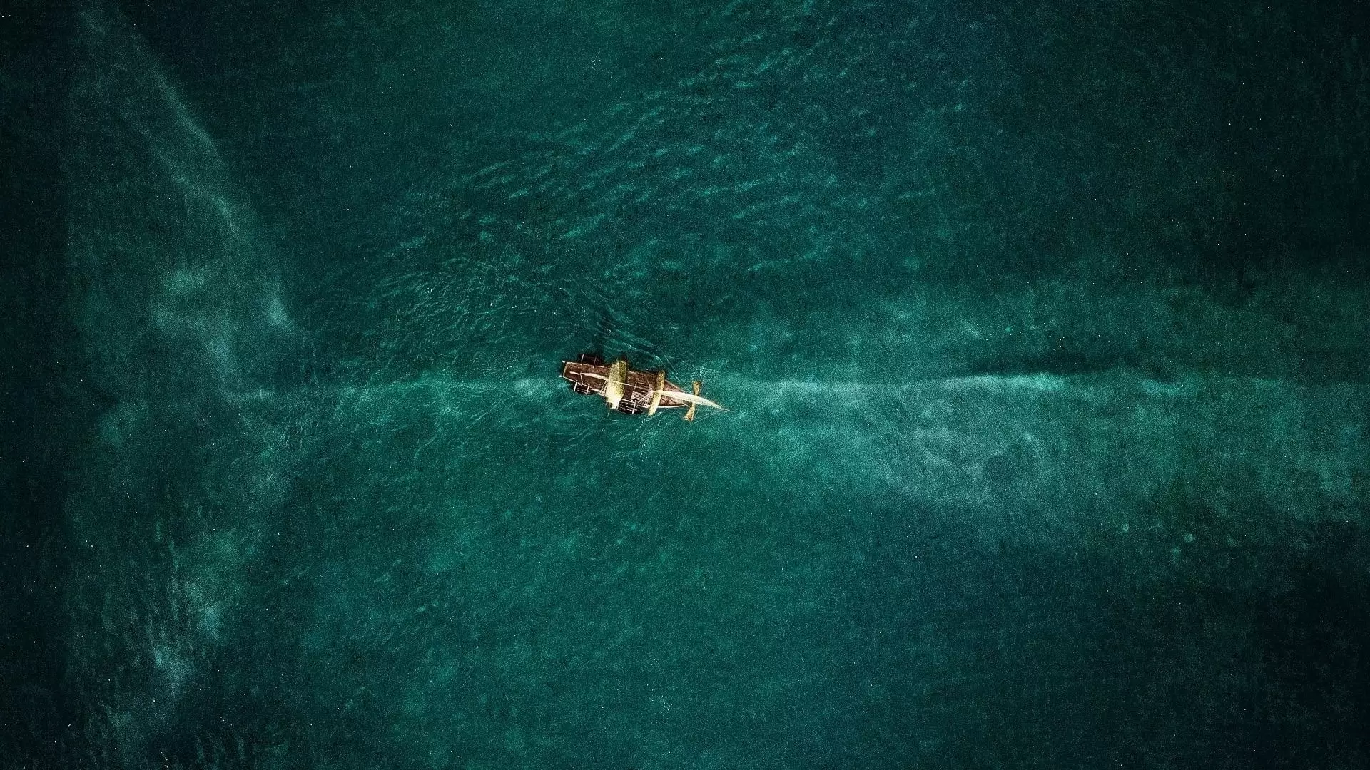 دانلود فیلم In the Heart of the Sea 2015 (در قلب دریا) با زیرنویس فارسی و تماشای آنلاین