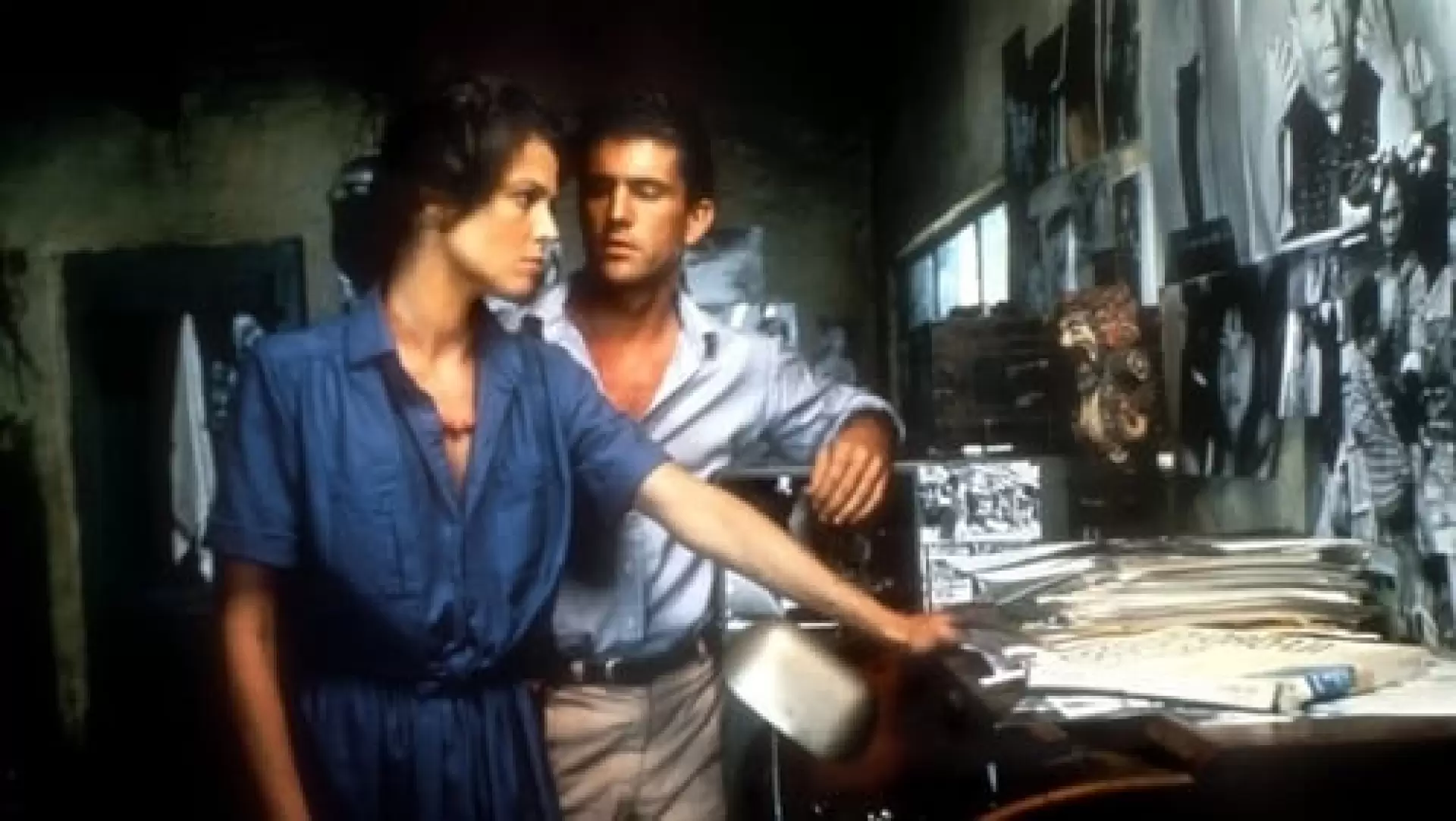 دانلود فیلم The Year of Living Dangerously 1982 (سال زندگی خطرناک) با زیرنویس فارسی و تماشای آنلاین