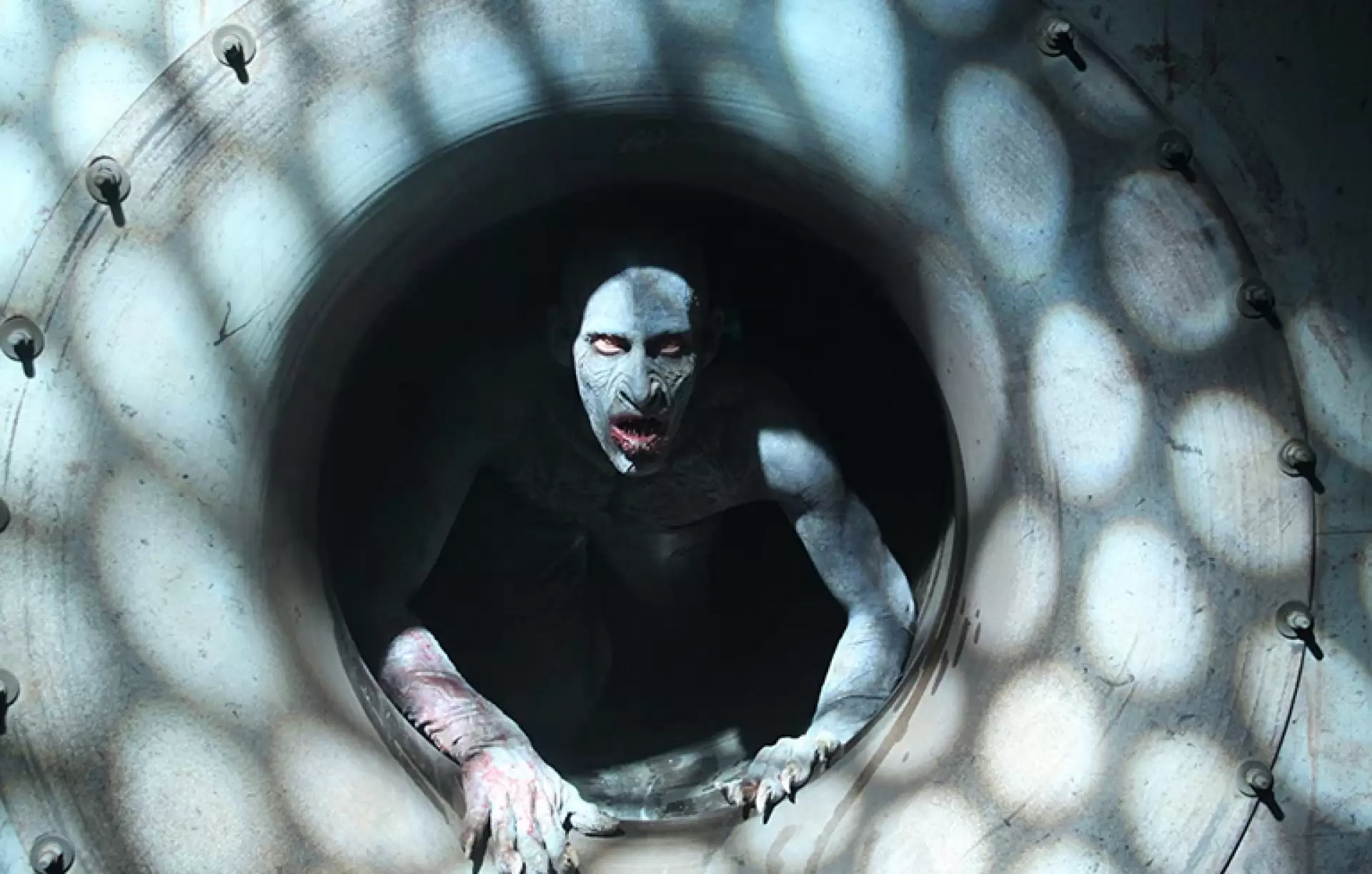 دانلود فیلم Underground 2011 (زیرزمینی) با زیرنویس فارسی