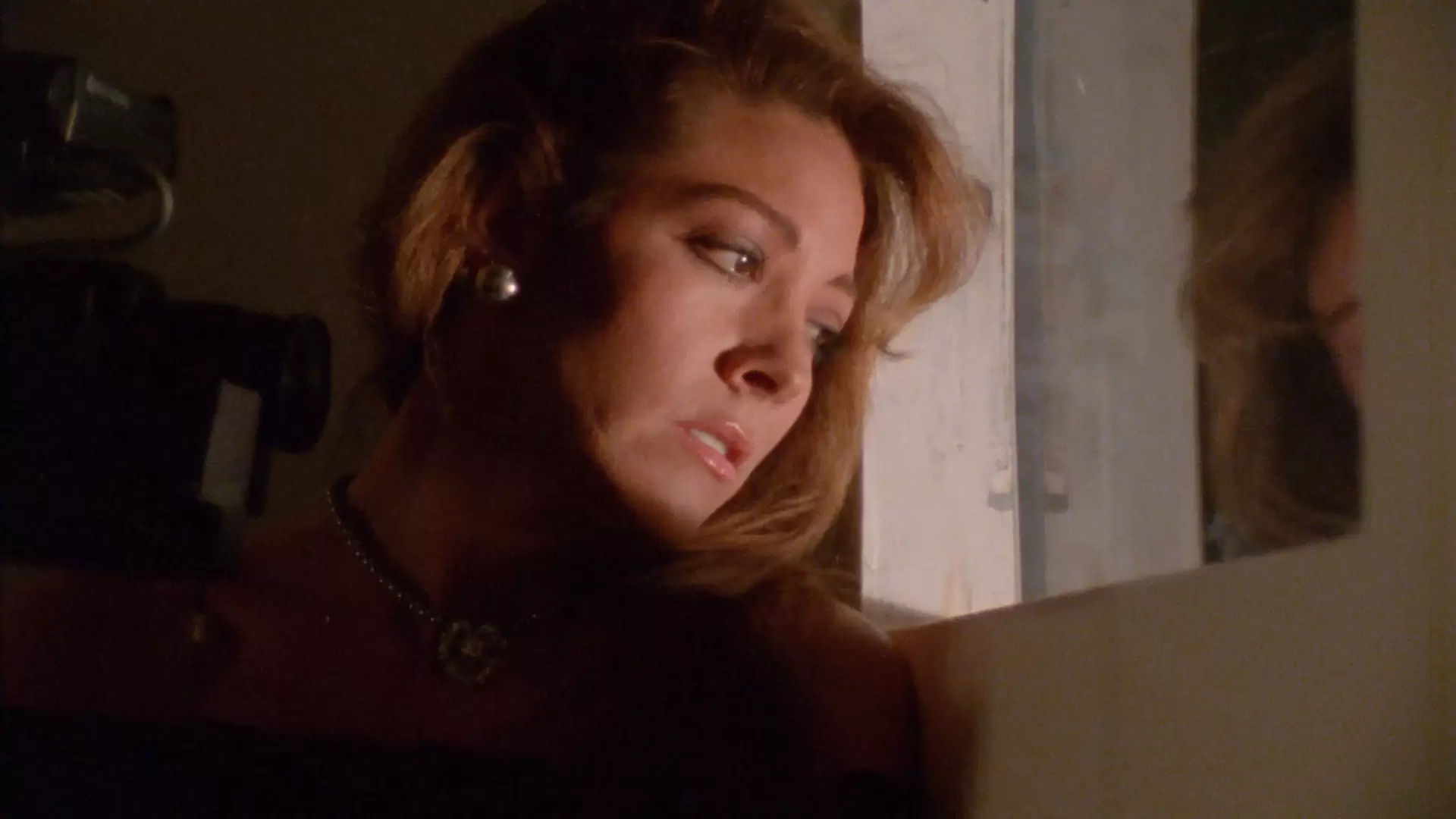 دانلود فیلم Deadly Embrace 1989