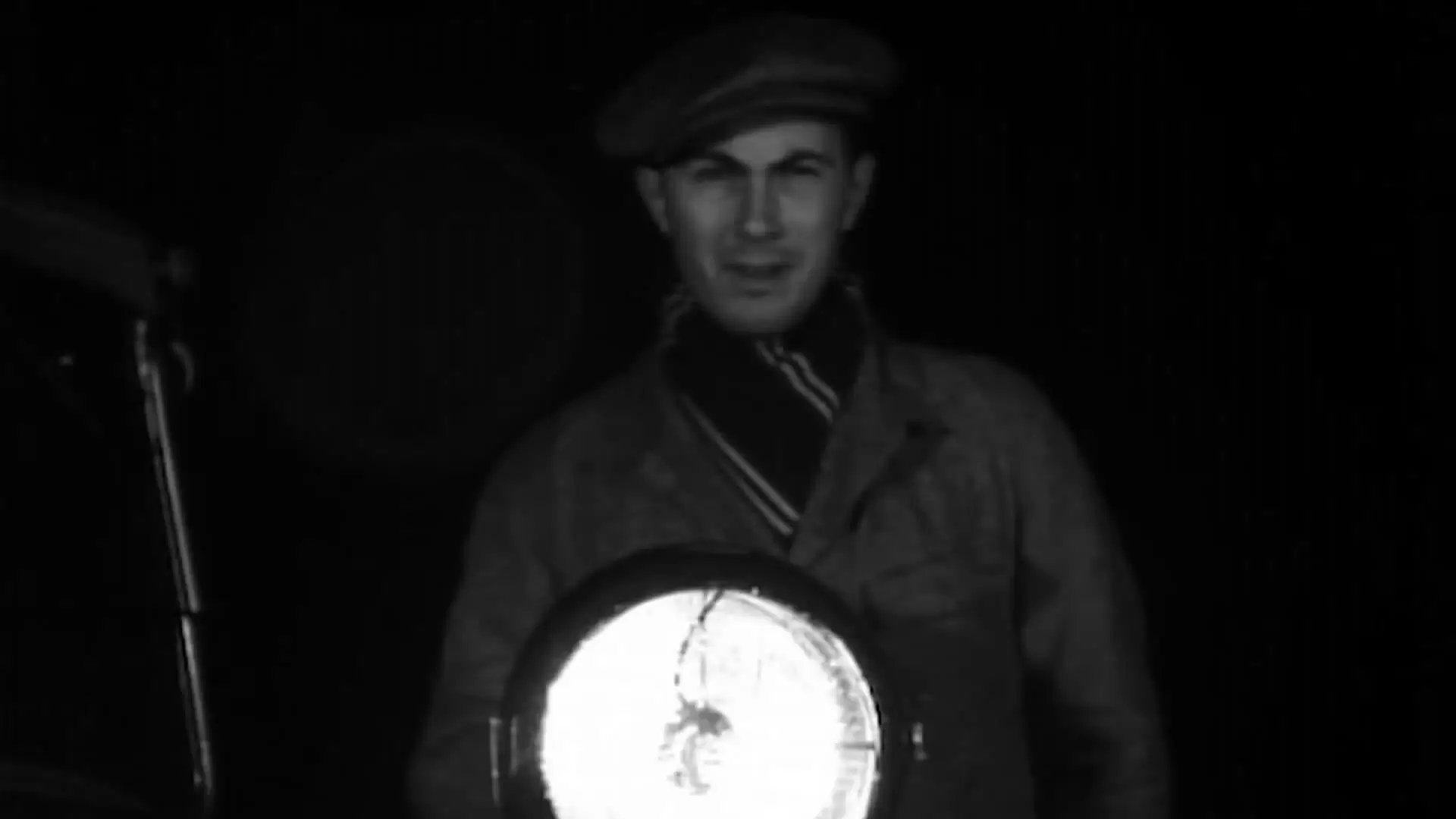 دانلود فیلم Night at the Crossroads 1932 (شب در چهارراه) با زیرنویس فارسی