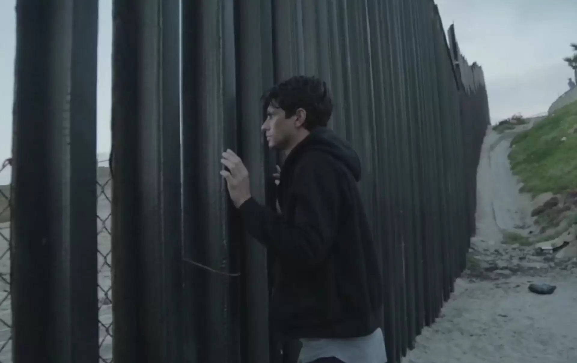 دانلود فیلم Foreign Land 2016