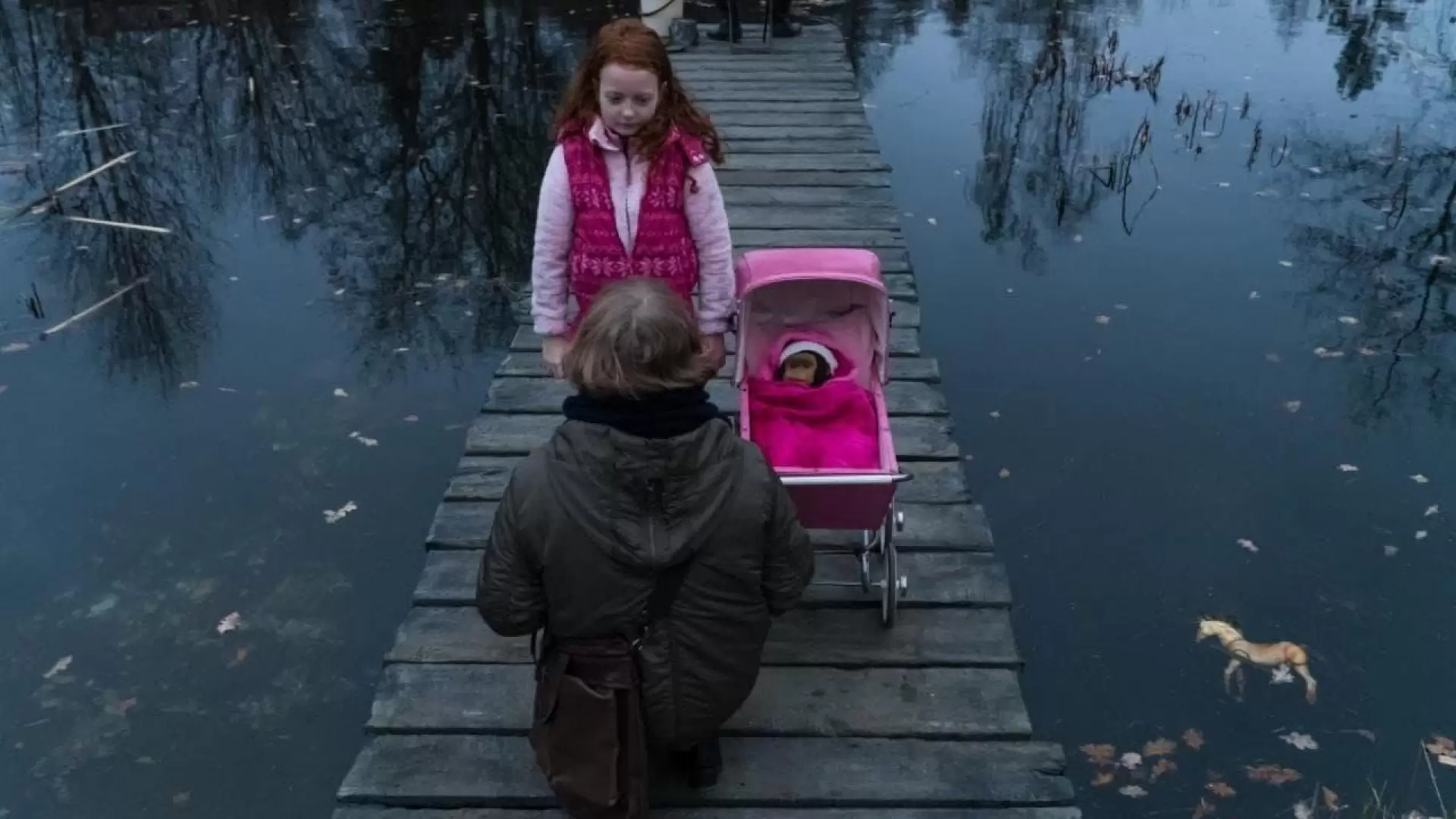 دانلود فیلم Dark, Almost Night (Ciemno, prawie noc) 2019