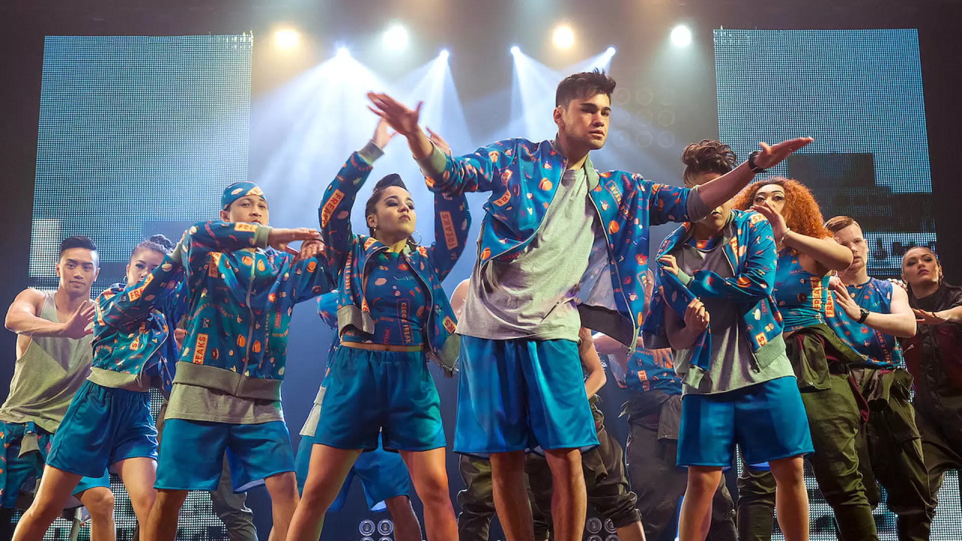 دانلود فیلم Born to Dance 2015 با زیرنویس فارسی