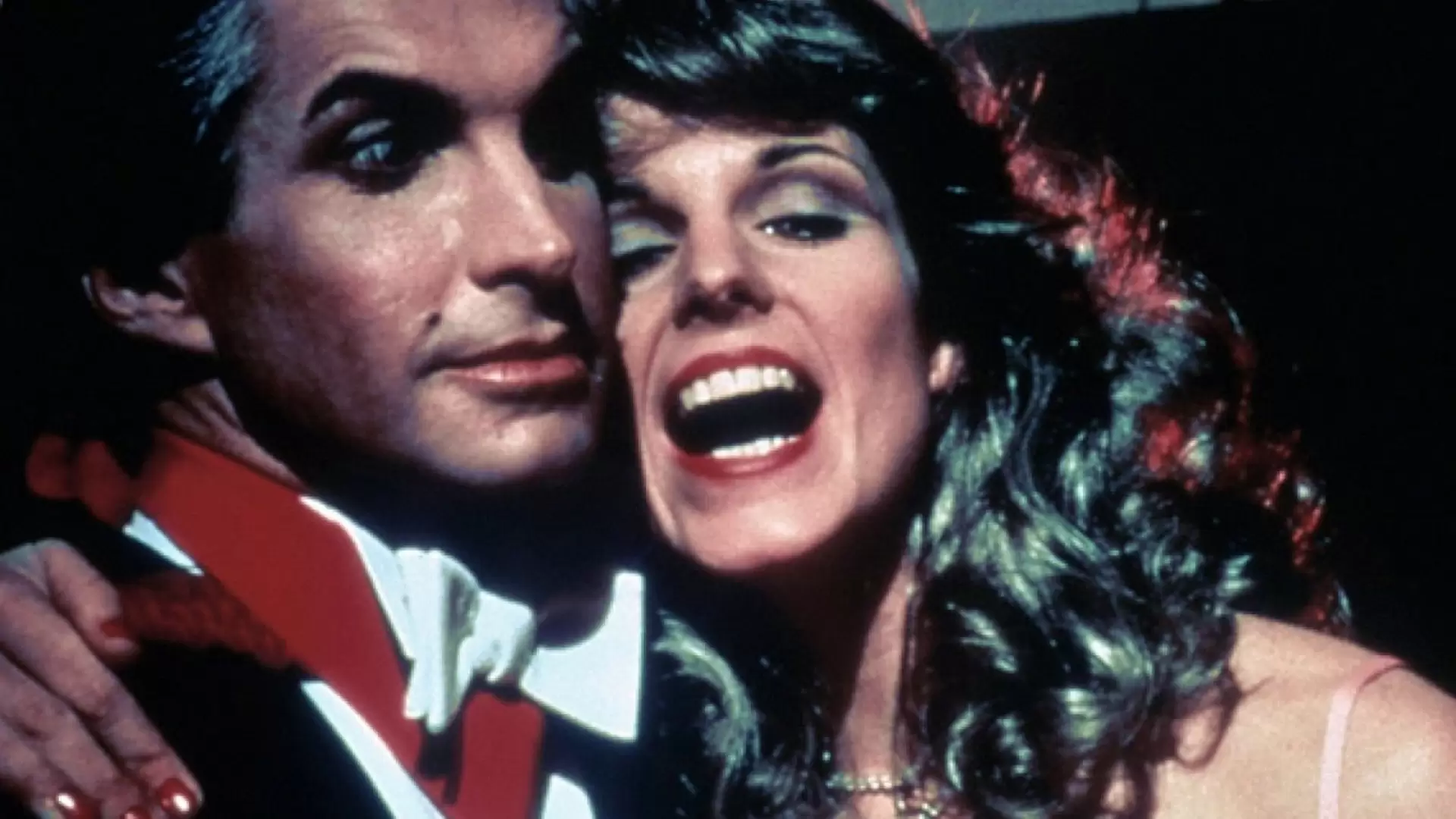 دانلود فیلم Love at First Bite 1979 (عشق در اولین گاز)