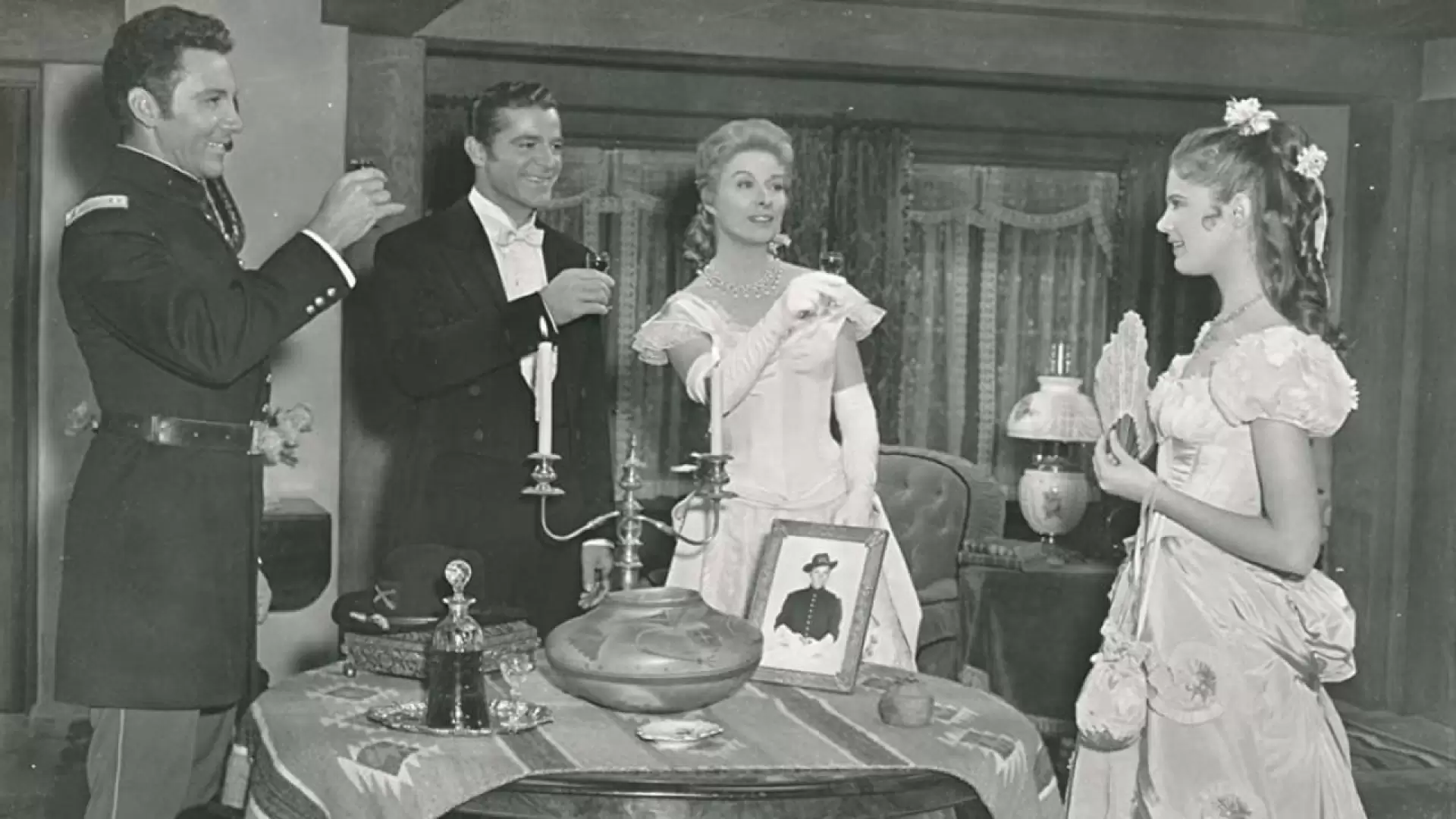 دانلود فیلم Strange Lady in Town 1955 با زیرنویس فارسی