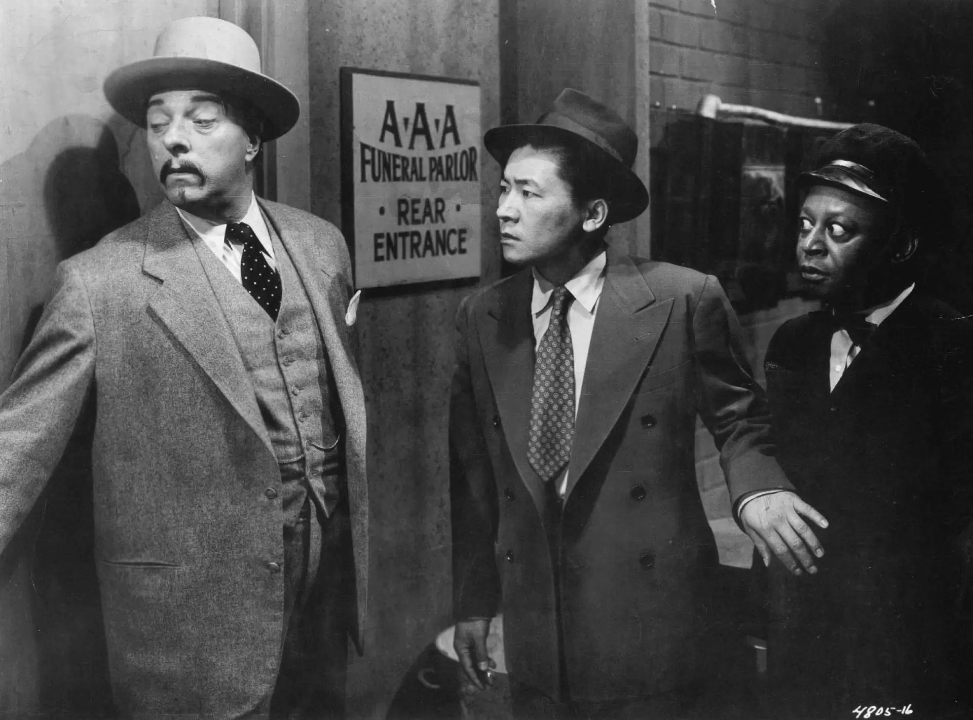 دانلود فیلم Shanghai Chest 1948 (سینه شانگهای)