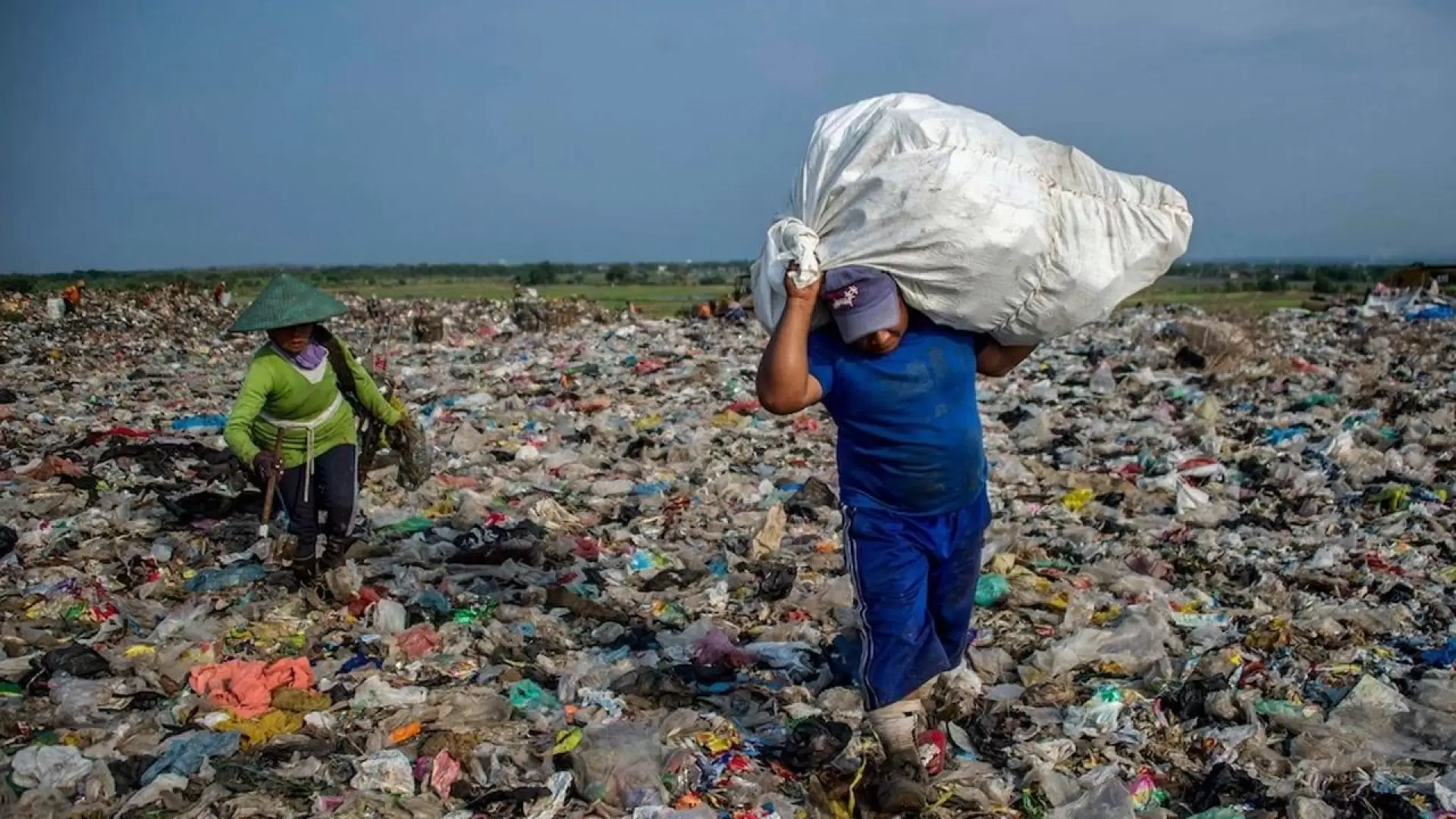 دانلود مستند The Story of Plastic 2019 با زیرنویس فارسی