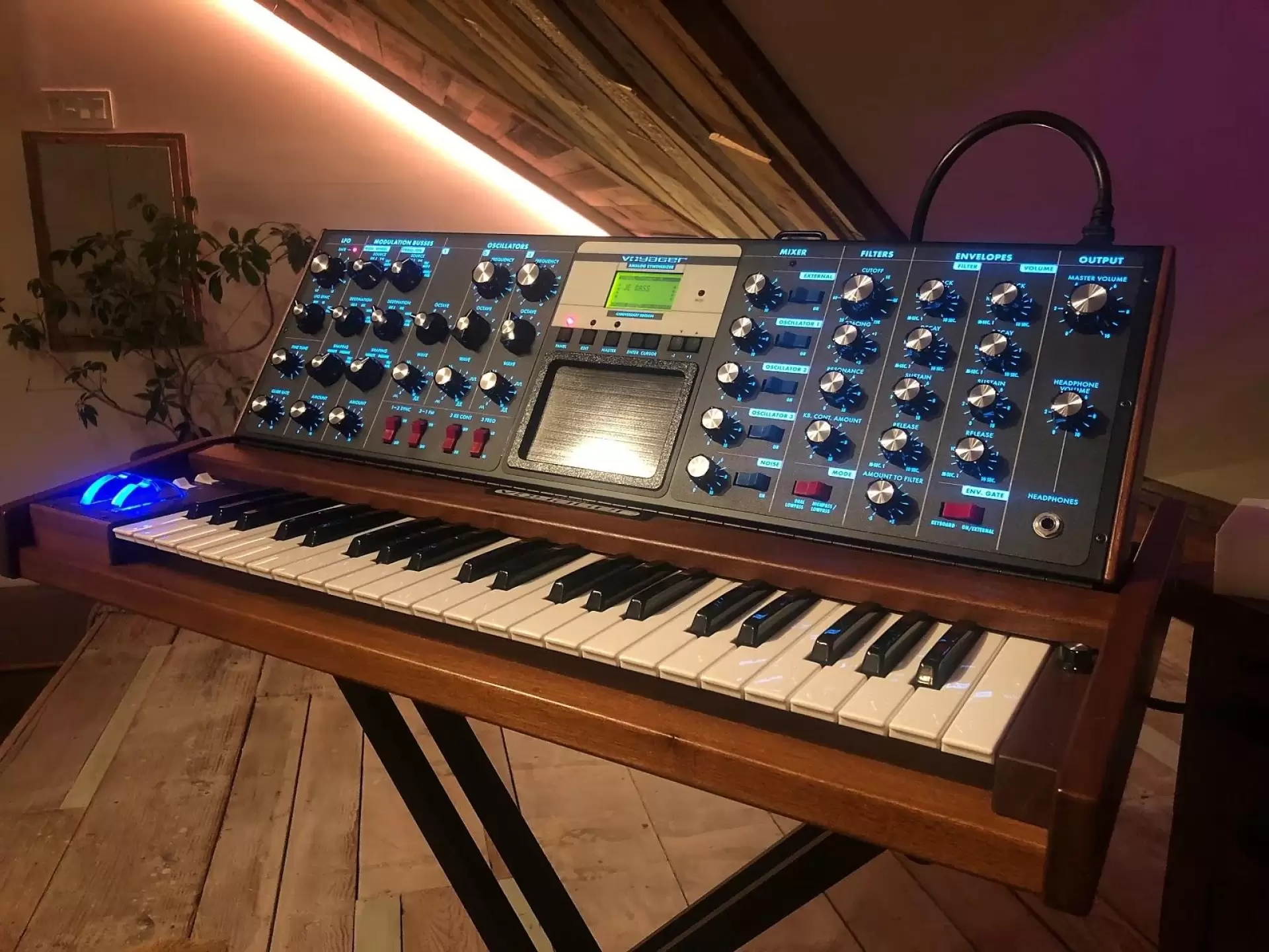 دانلود مستند Moog 2004 (موگ)