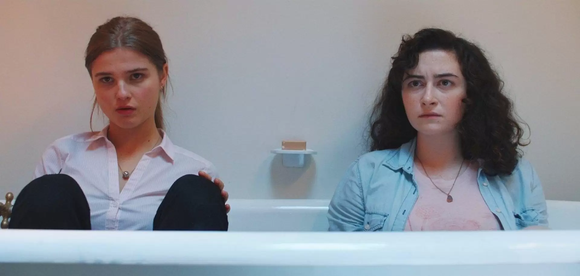 دانلود فیلم Good Girls Get High 2018 (دختران خوب بالا می روند)
