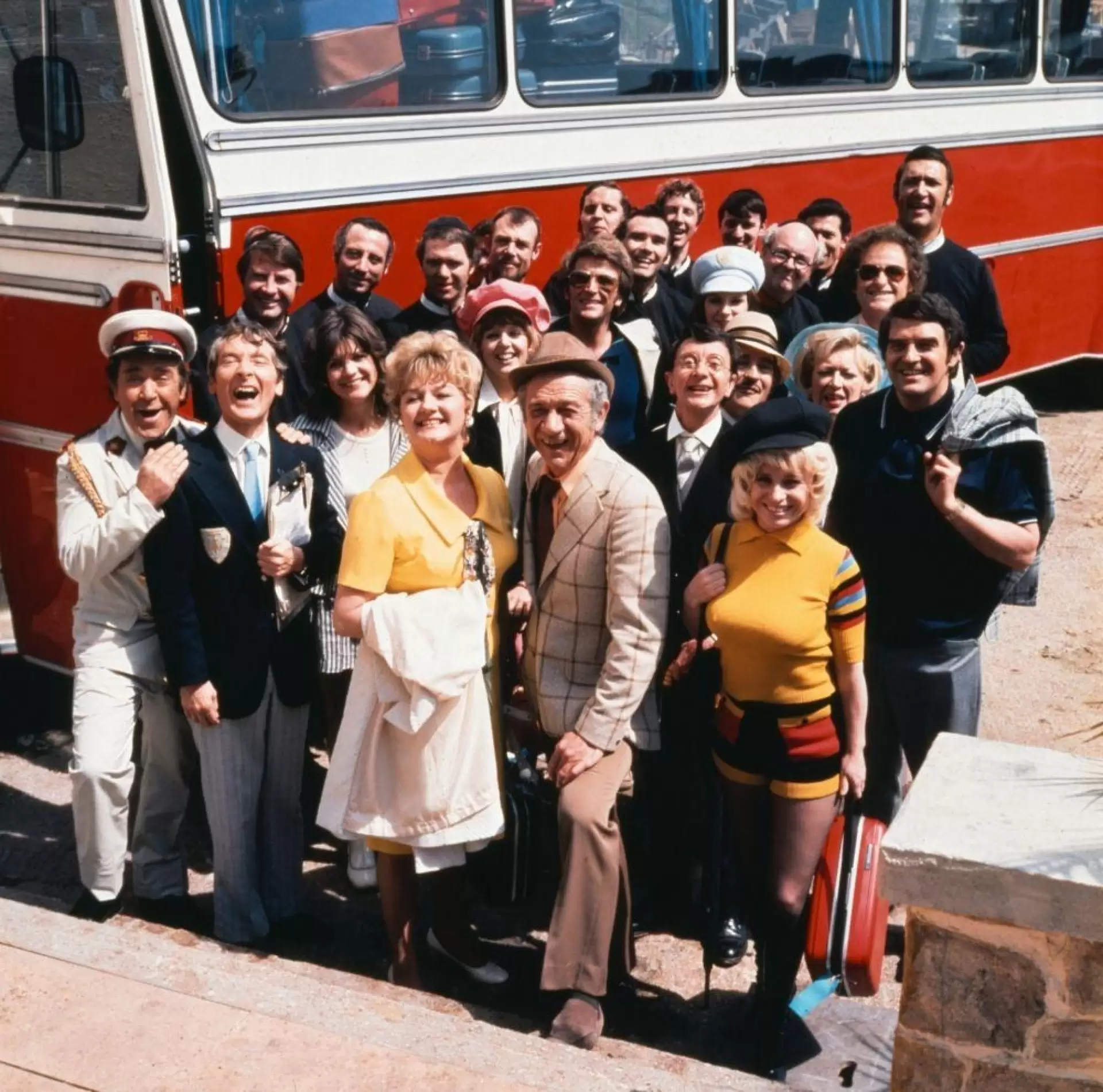 دانلود فیلم Carry on Abroad 1972 (در خارج از کشور ادامه دهید)