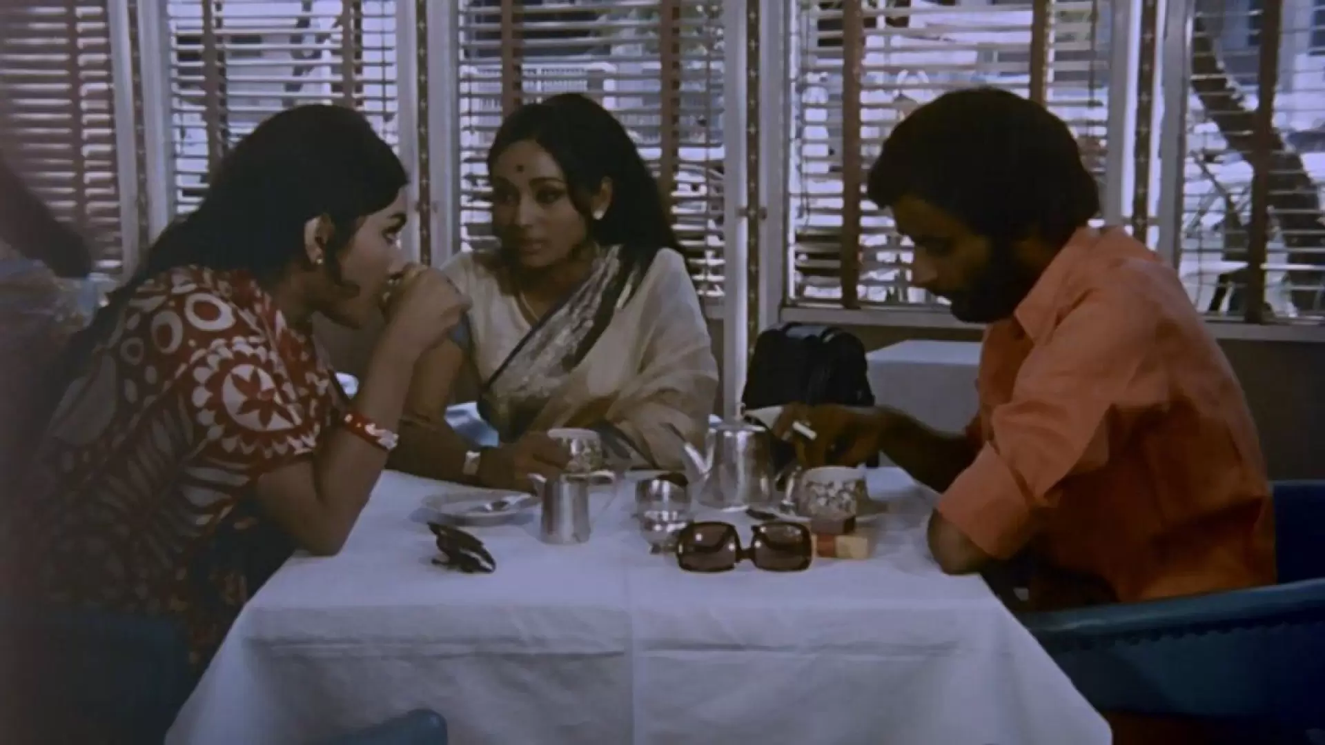دانلود فیلم Rajnigandha 1974 (راجنیگاندا)