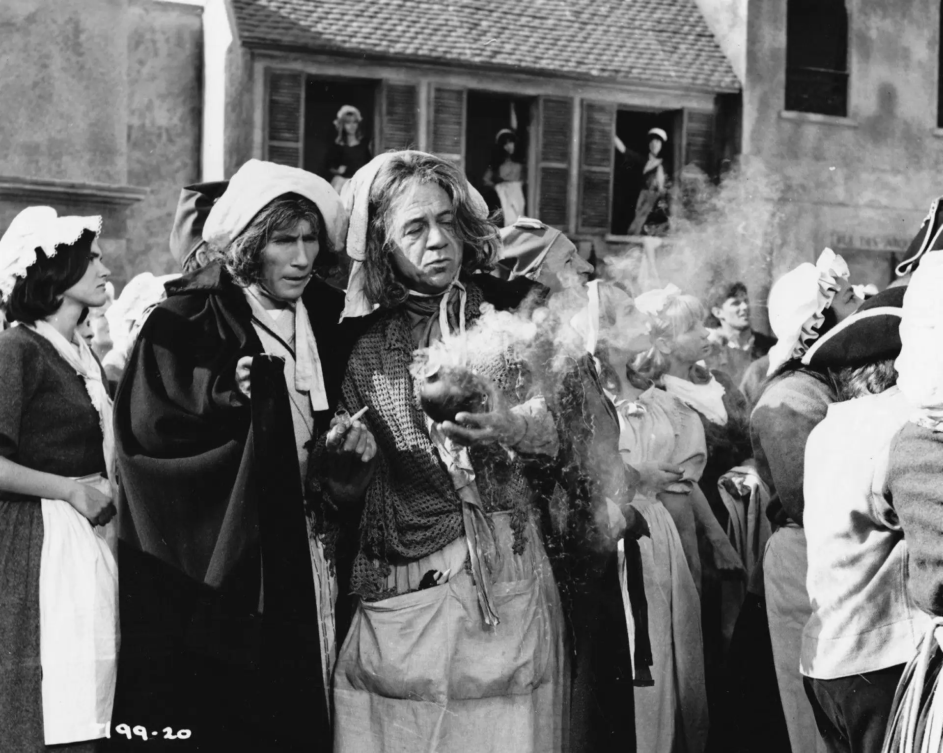دانلود فیلم Don’t Lose Your Head 1967 (سر خود را از دست ندهید)