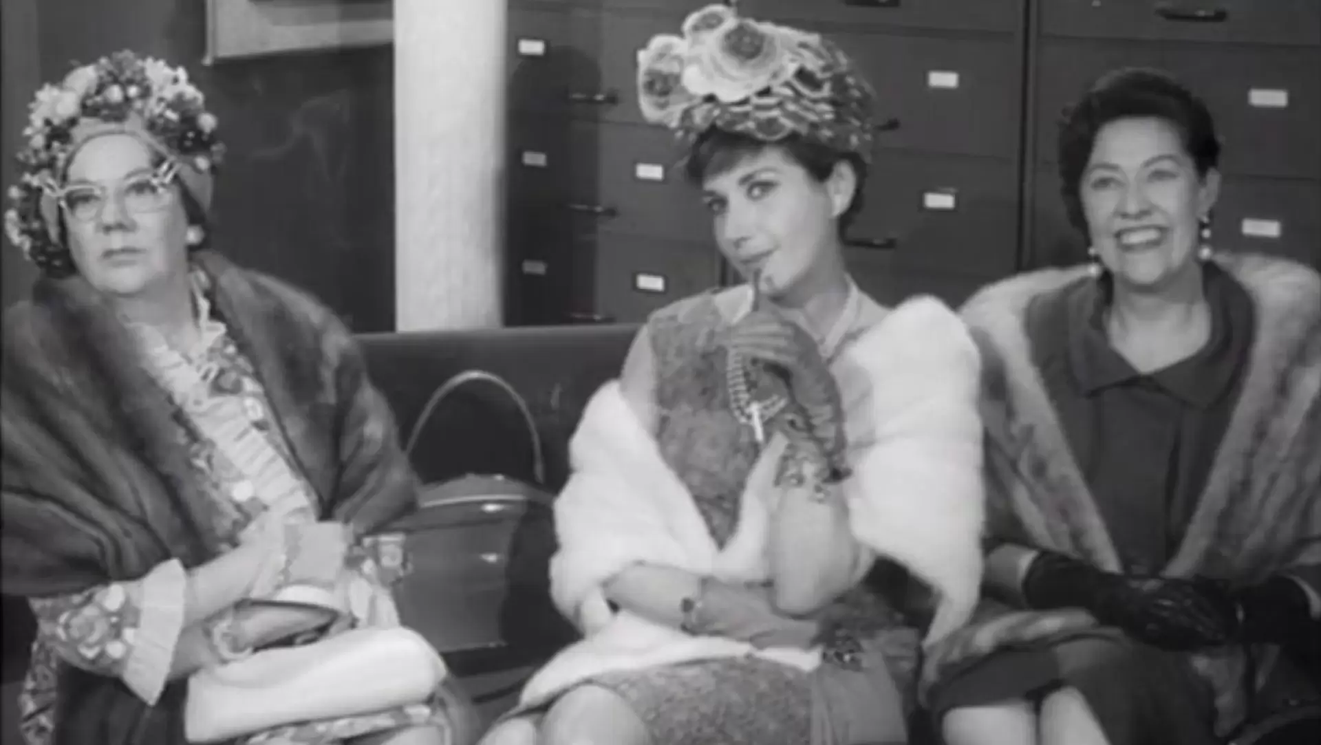 دانلود فیلم Ladies Who Do 1963 (خانمهایی که انجام می دهند)