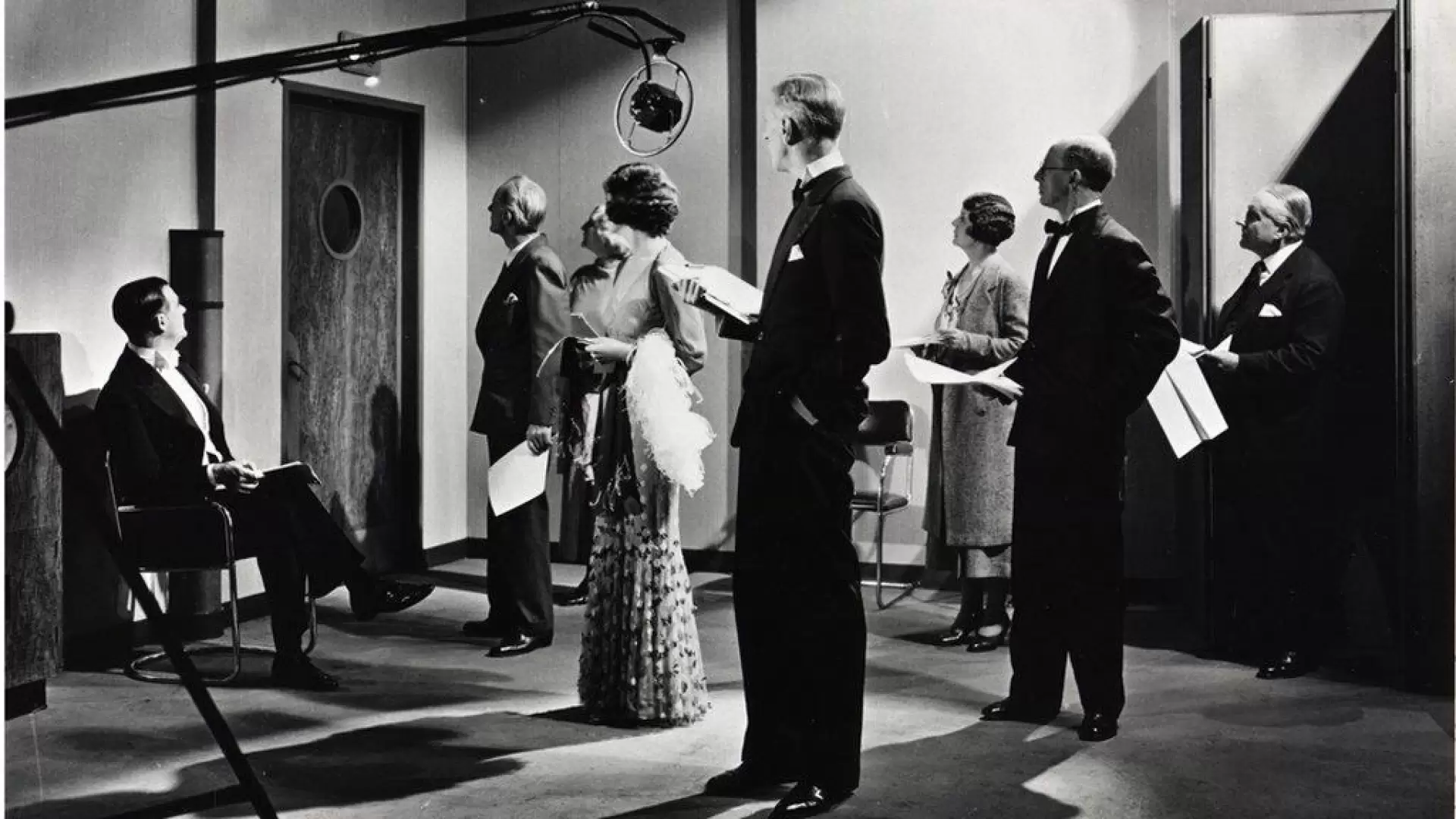 دانلود فیلم Death at Broadcasting House 1934 (مرگ در خانه صدا و سیما)