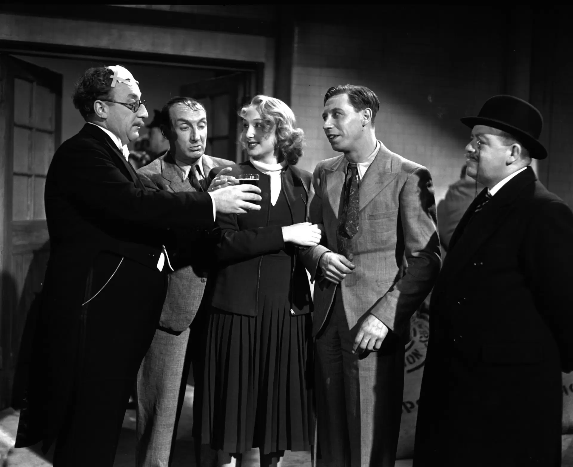 دانلود فیلم Trouble Brewing 1939 (مشروبات الکلی)