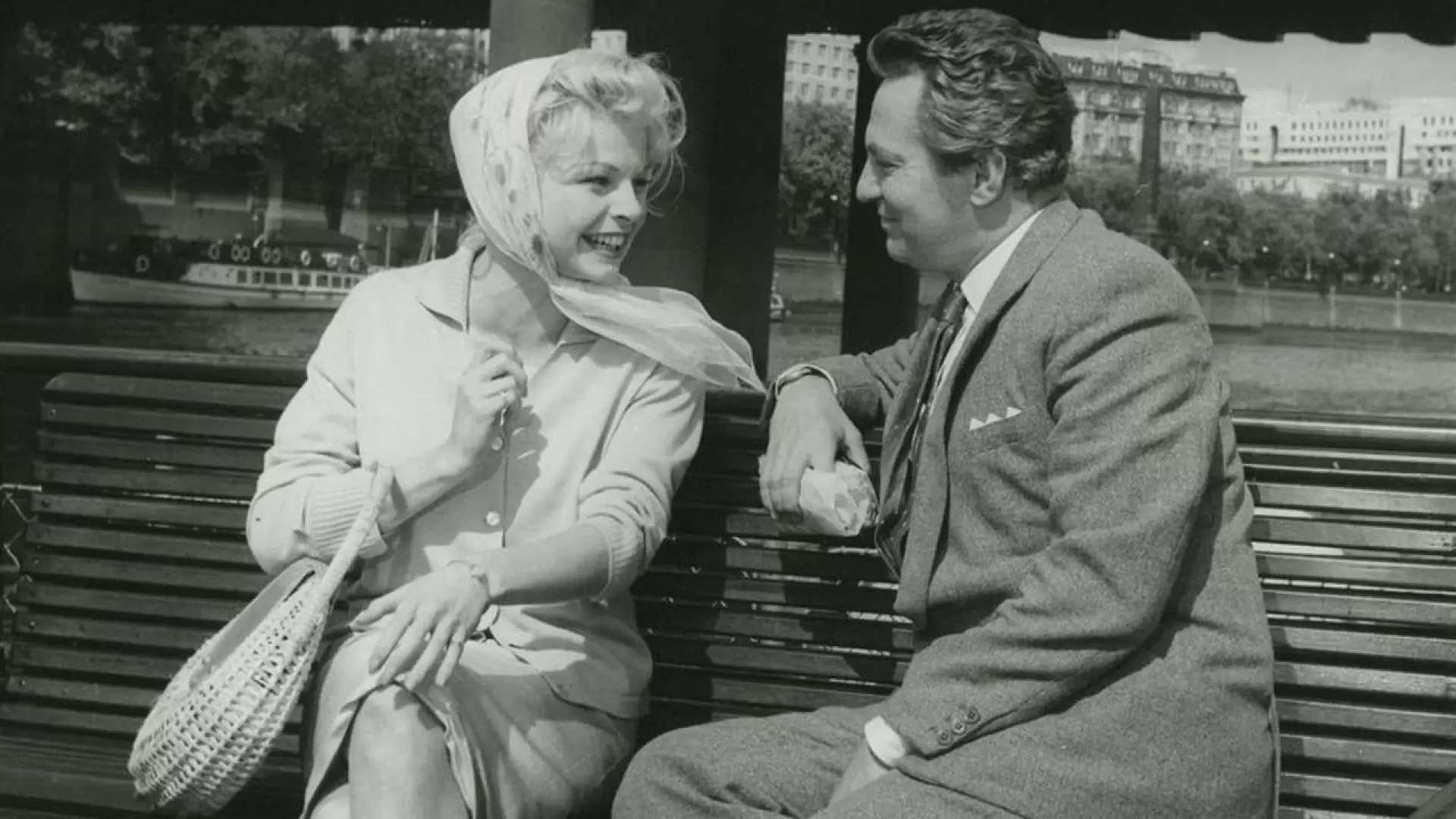 دانلود فیلم No Love for Johnnie 1961 (بدون عشق برای جانی)