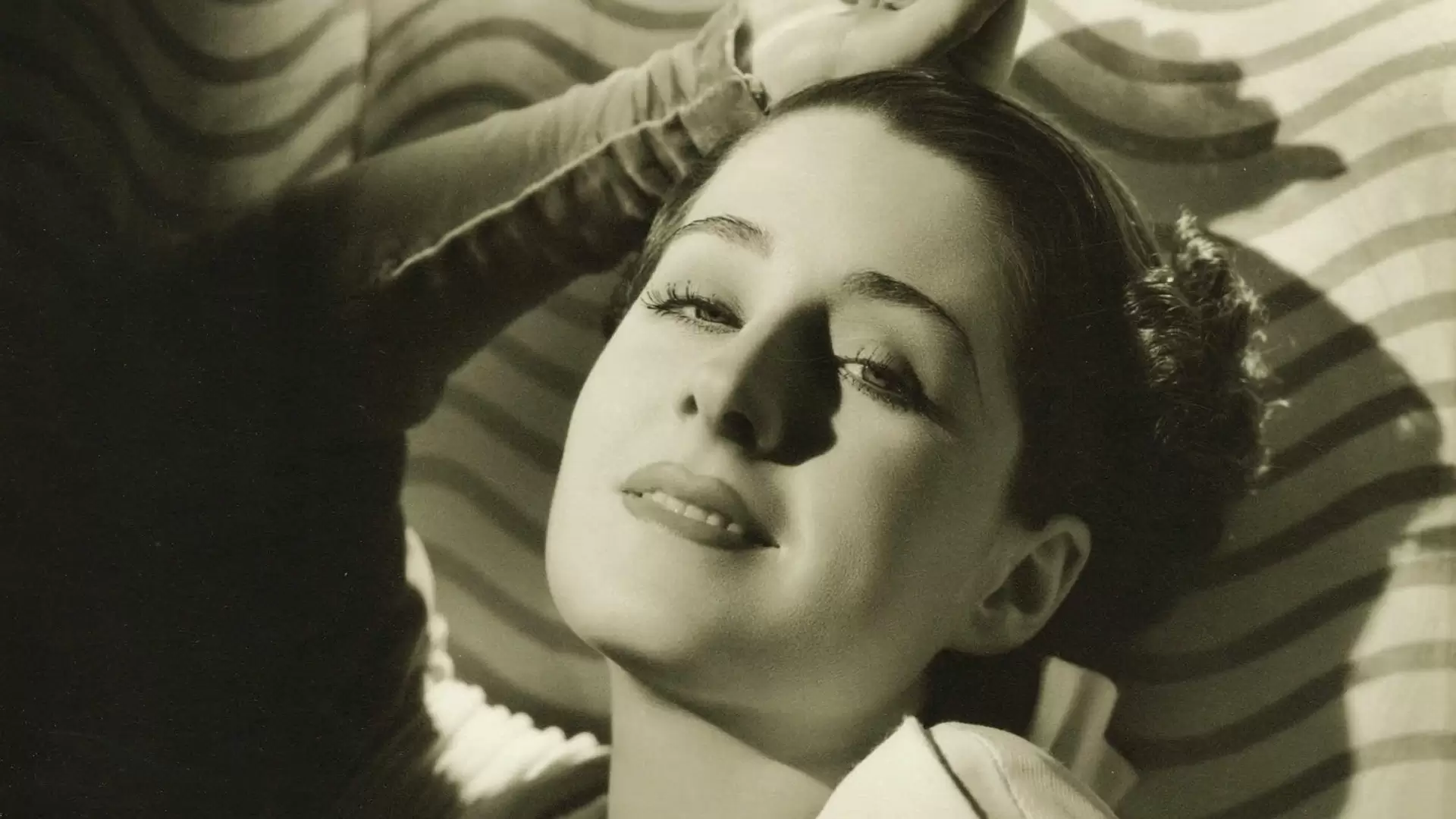 دانلود فیلم Riptide 1934