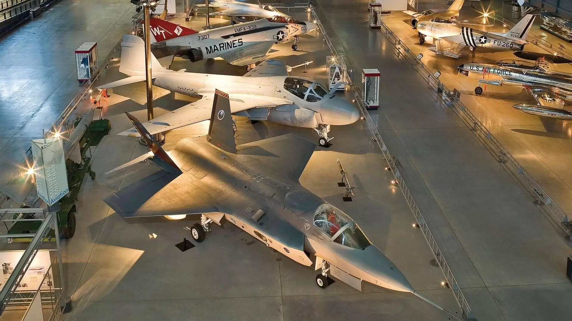 دانلود مستند America’s Hangar 2007 (آشبانه آمریکایی)