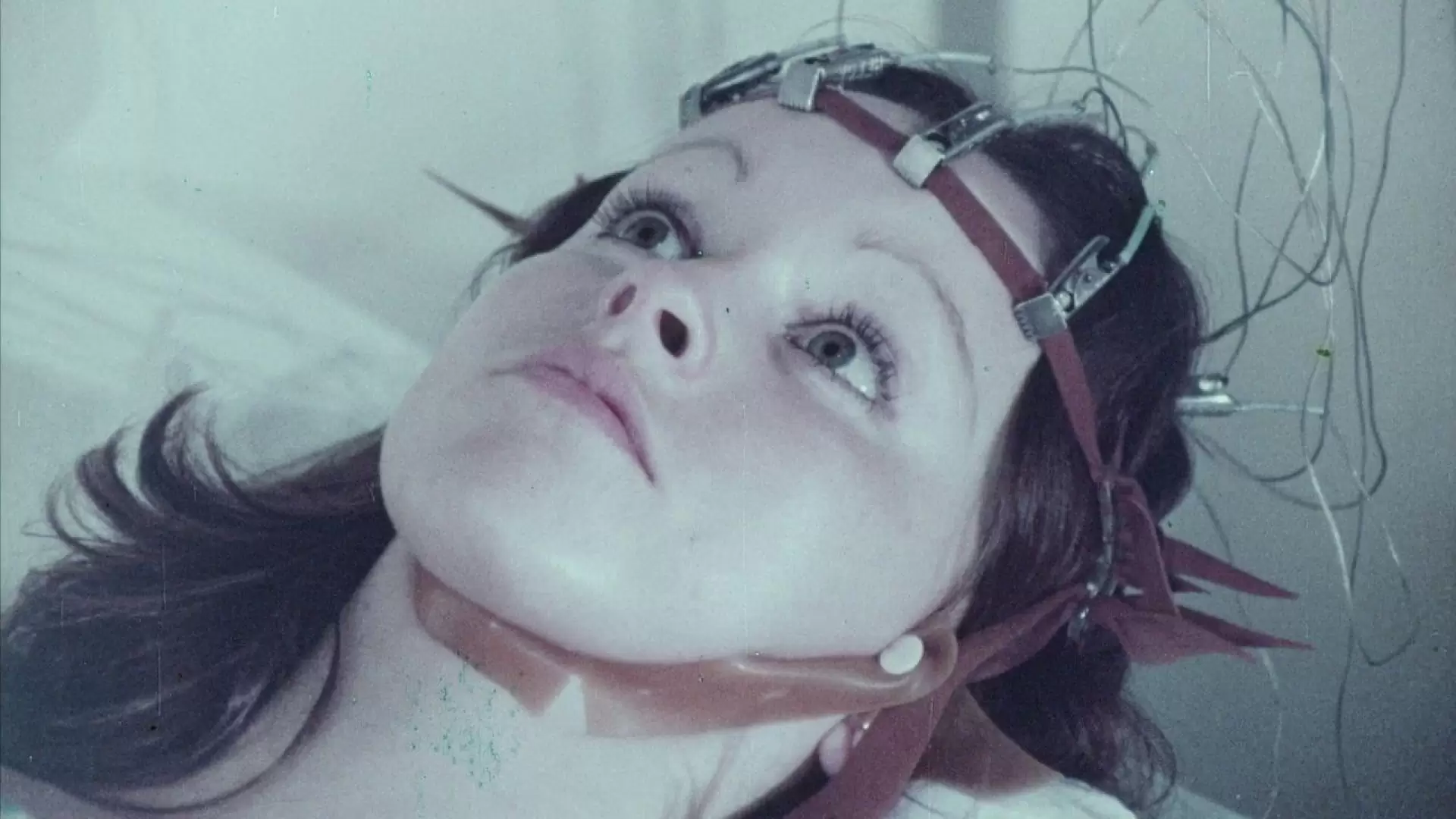 دانلود فیلم Emma, puertas oscuras 1974