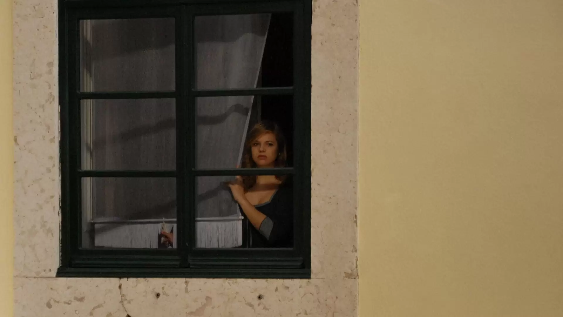 دانلود فیلم Eccentricities of a Blonde-Haired Girl 2009 (بی قاعدگی یک دختر مو بور)