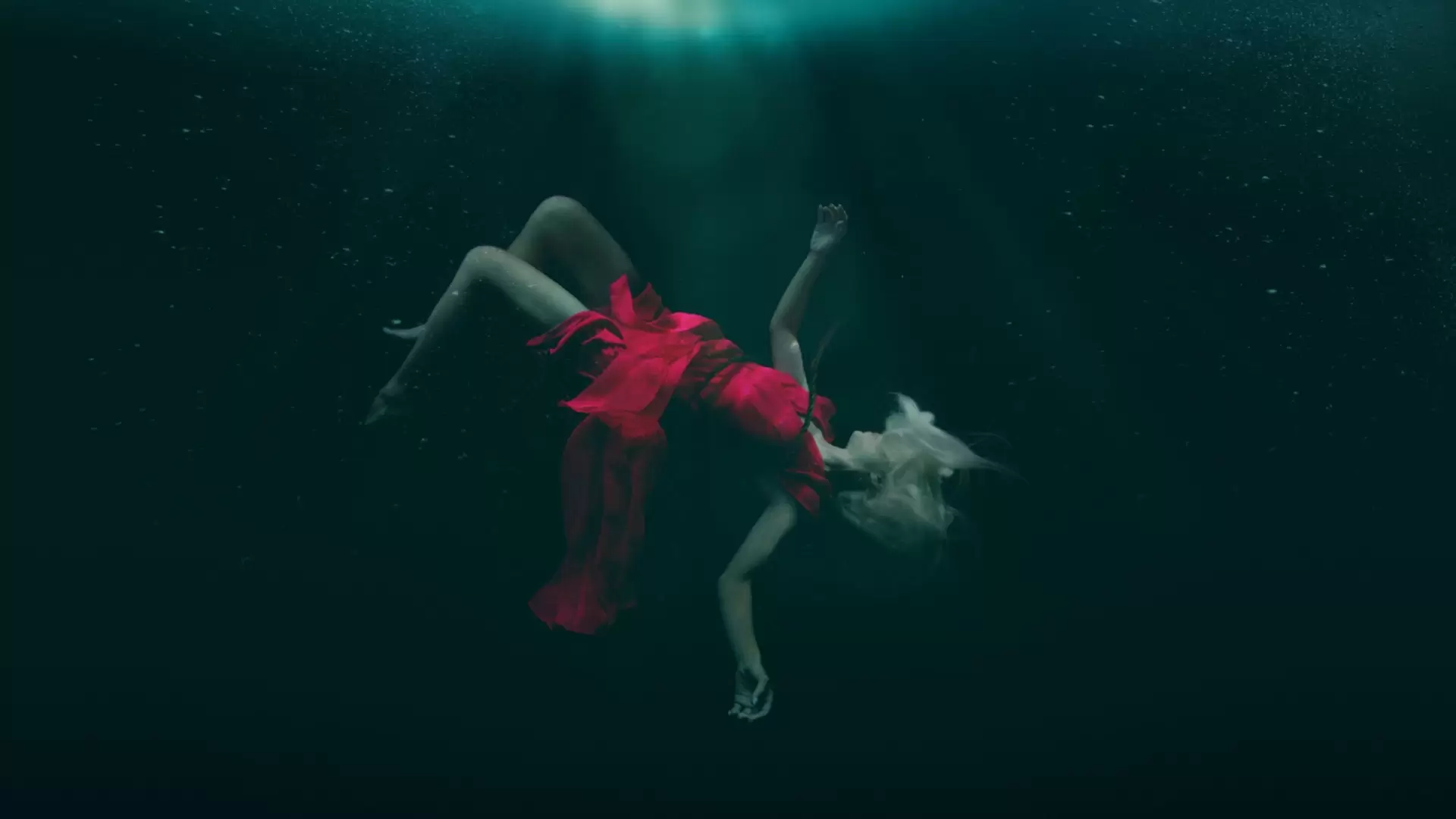 دانلود مستند Dark Waters: Murder in the Deep 2018 (آب های تیره : قتل در اعماق)