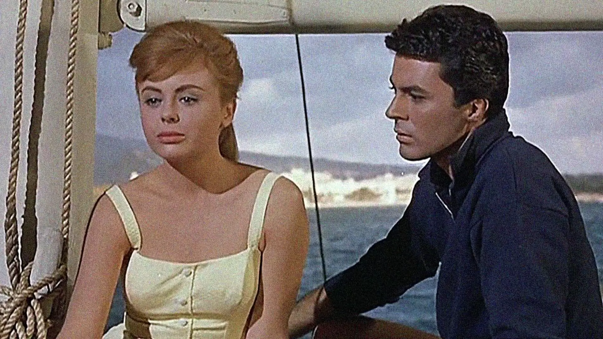 دانلود فیلم Gidget Goes Hawaiian 1961 (گجت به هاوایی میرود)