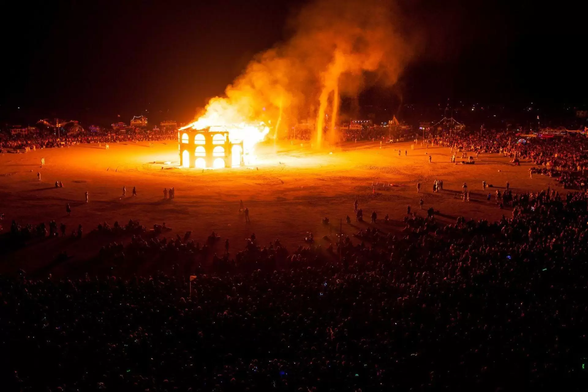 دانلود مستند Spark: A Burning Man Story 2013 (جرقه: داستان مردی در حال سوختن)
