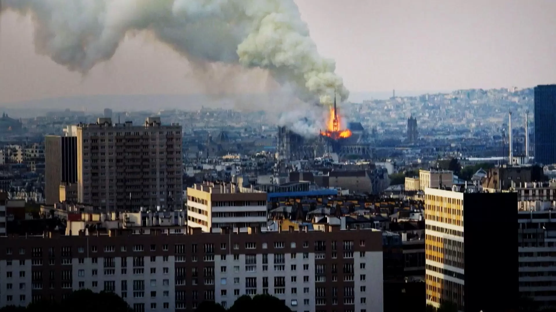 دانلود مستند Notre Dame: Race Against the Inferno 2019 (نوتردام: مبارزه با جهنم)