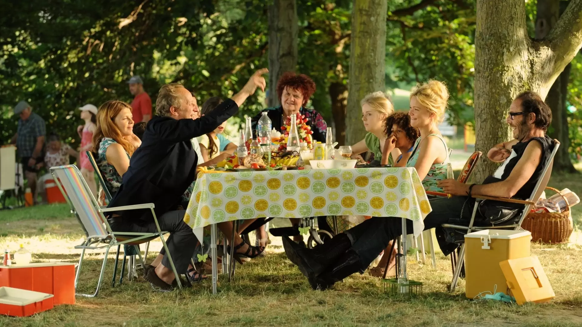 دانلود فیلم Une famille à louer 2015 (خانواده ای برای اجاره) با زیرنویس فارسی