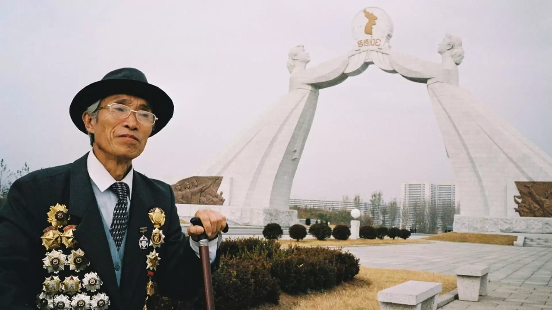 دانلود مستند Noord-Korea: Een dag uit het leven 2004 با زیرنویس فارسی