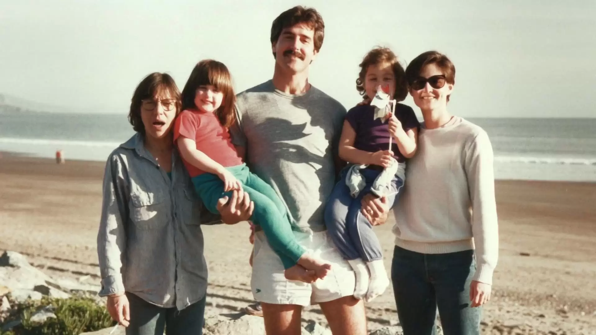 دانلود مستند Nuclear Family 2021