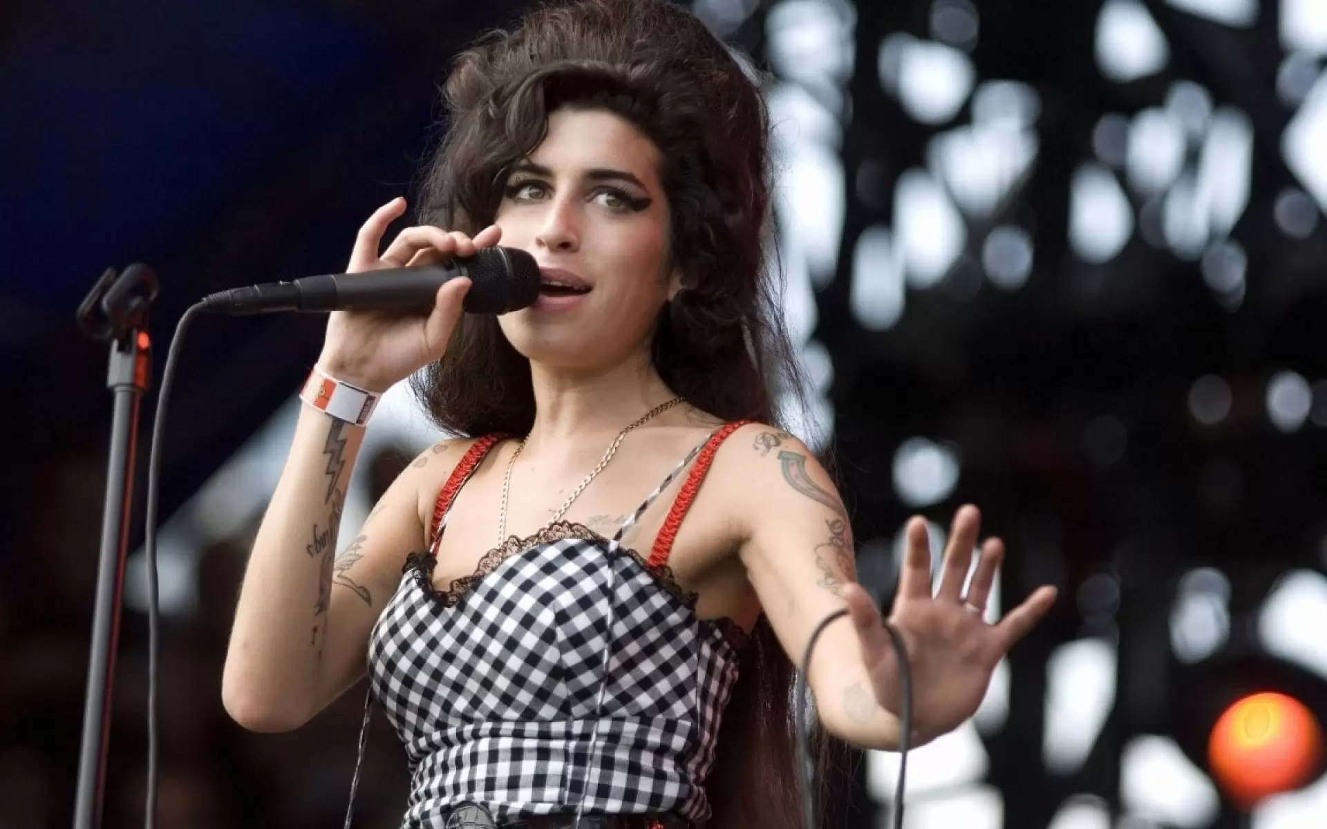 دانلود مستند Amy Winehouse: The Price of Fame 2020