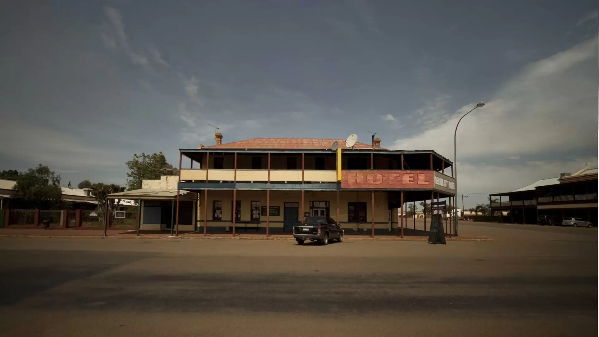 دانلود مستند Hotel Coolgardie 2016