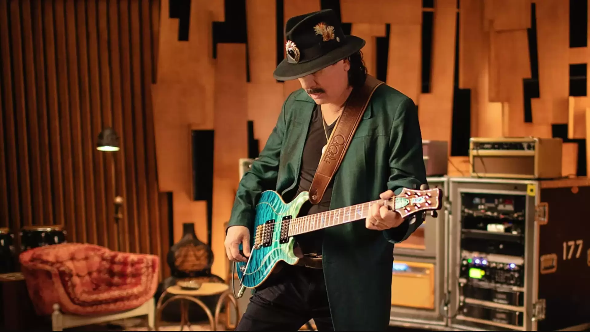 دانلود مستر‌کلاس MasterClass: Carlos Santana Teaches The Art and Soul of Guitar 2018