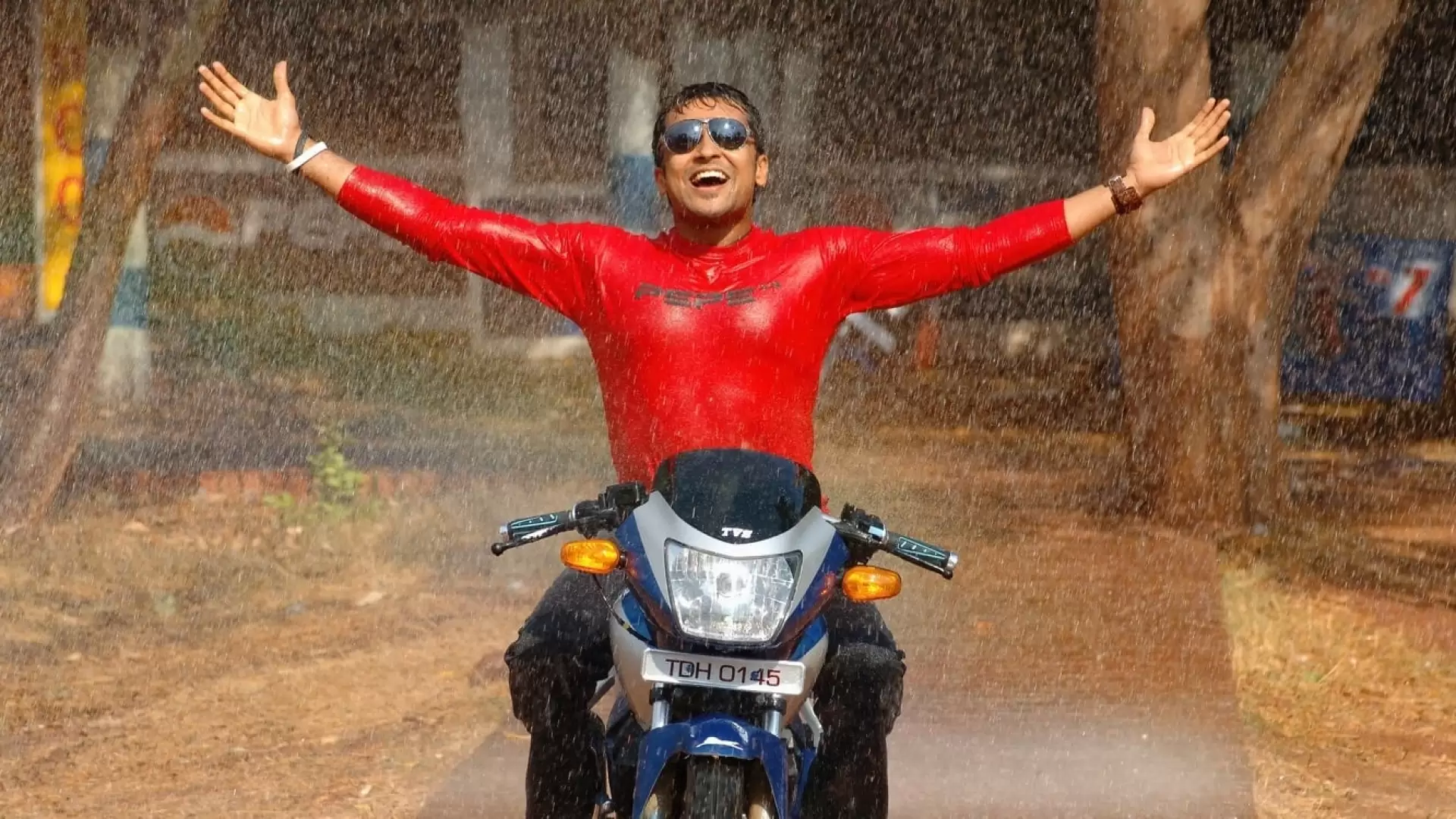 دانلود فیلم Sillunu Oru Kadhal 2006