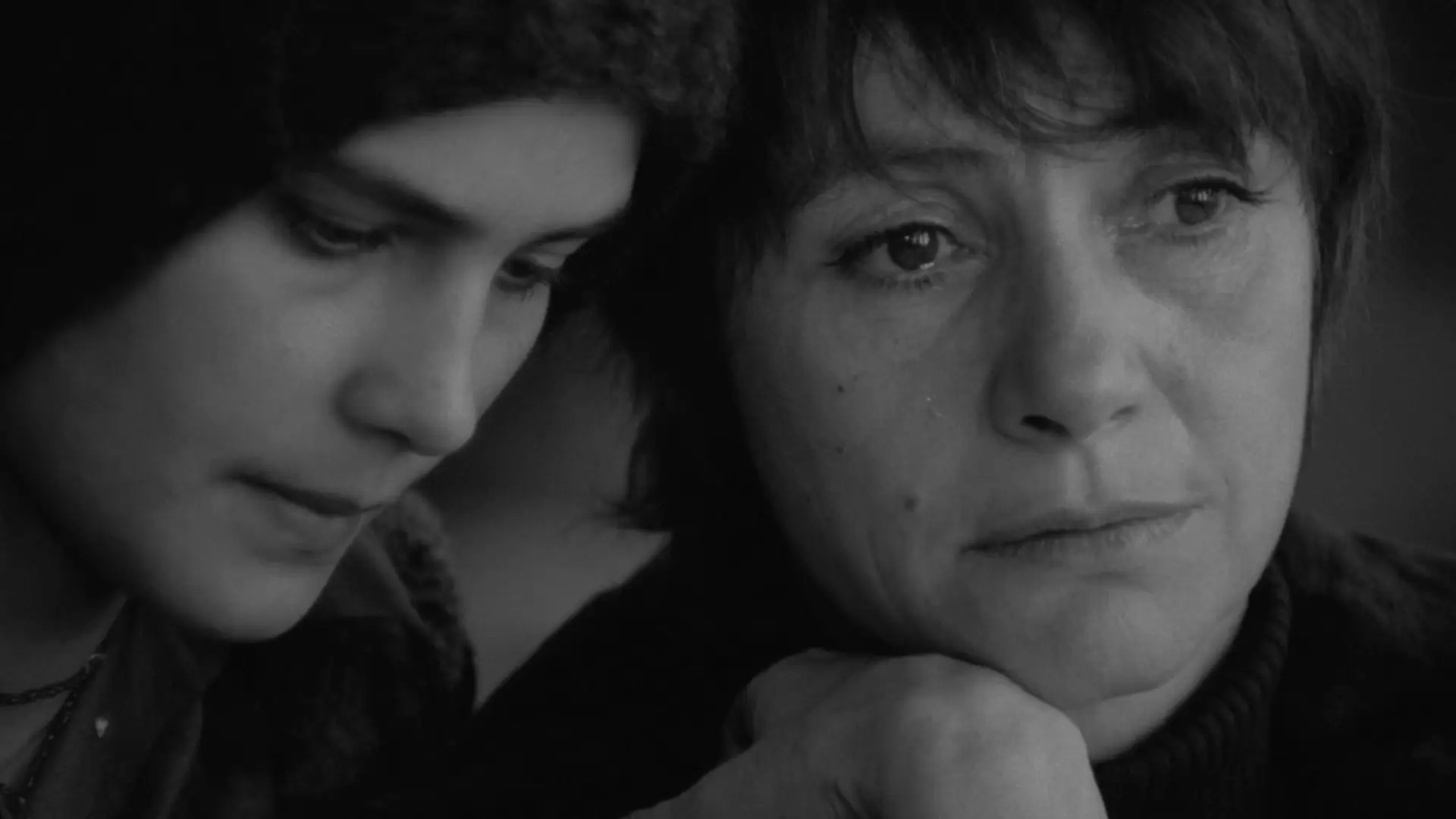 دانلود فیلم Adoption 1975 با زیرنویس فارسی