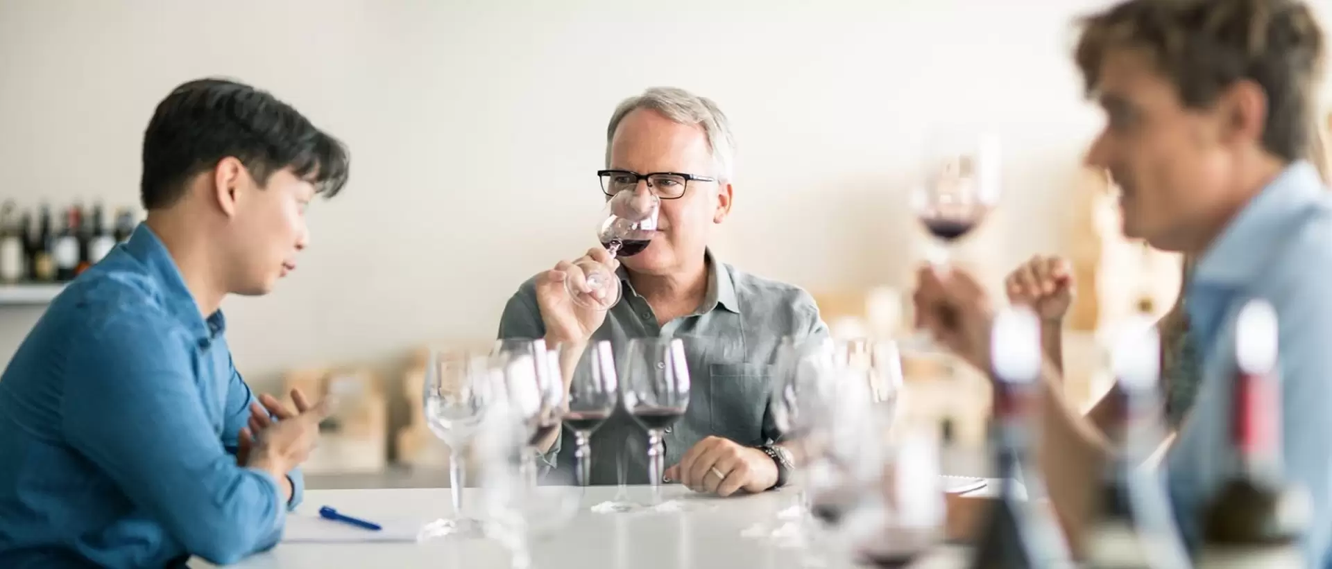 دانلود مستر‌کلاس MasterClass: James Suckling Teaches Wine Appreciation