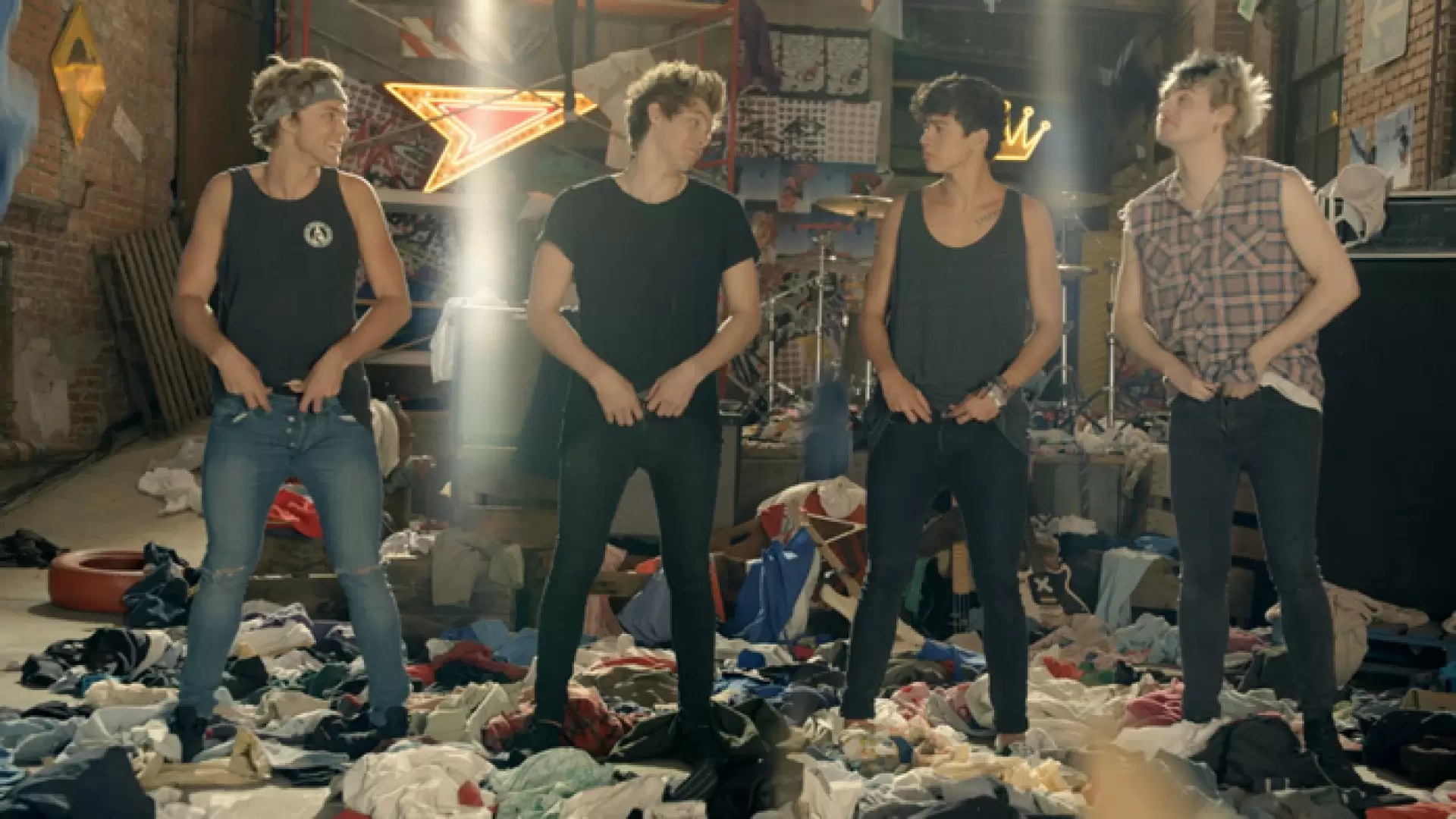 دانلود مستند 5 Seconds of Summer: So Perfect 2014 (فایو سکندز آو سامر)