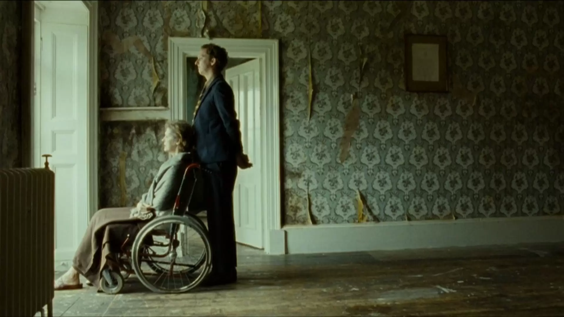 دانلود فیلم The Living and the Dead 2006 (زندگان و مردگان)