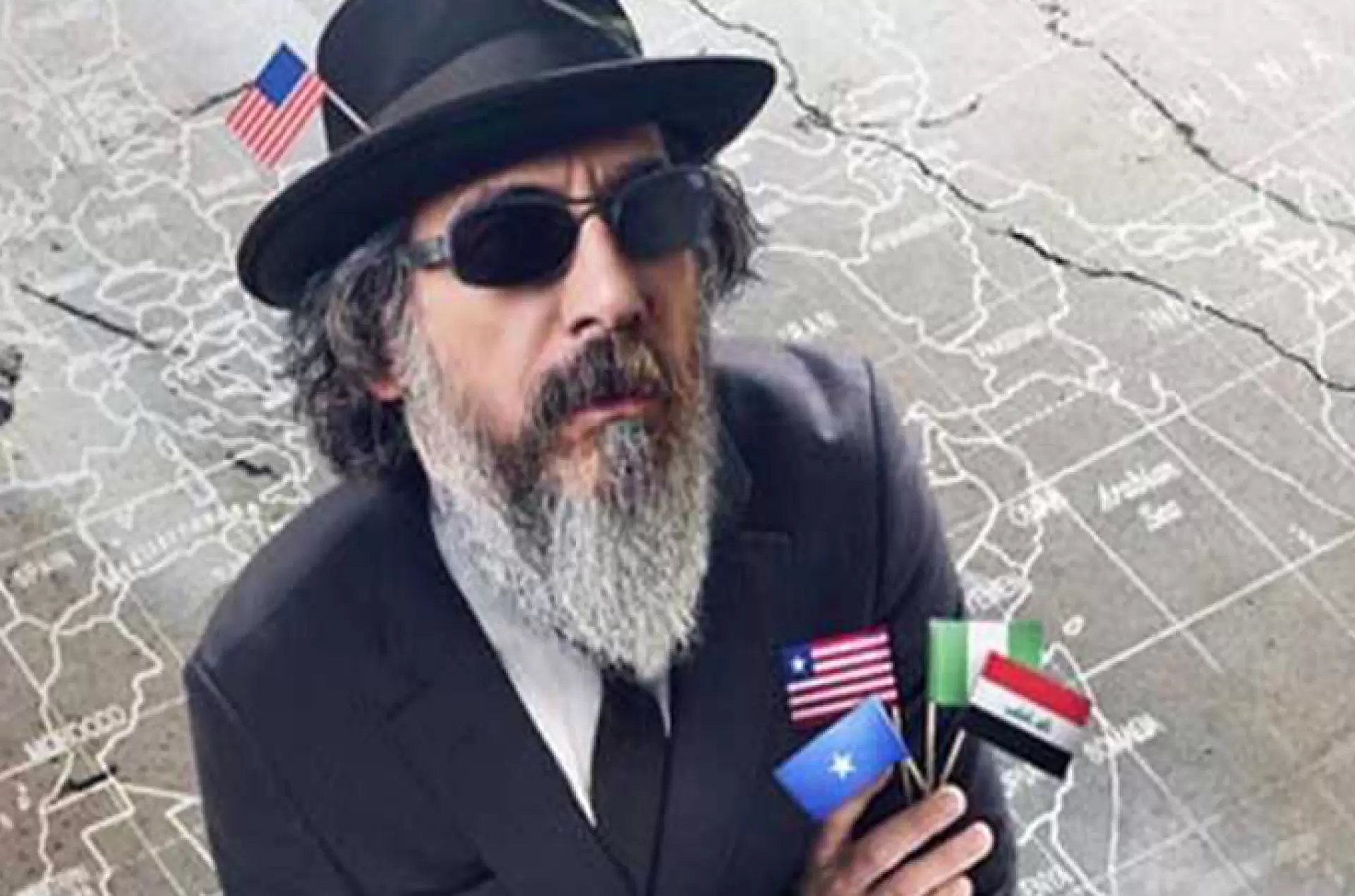 دانلود مستند Larry Charles’ Dangerous World of Comedy 2019 (دنیای خطرناک لری چارلز)